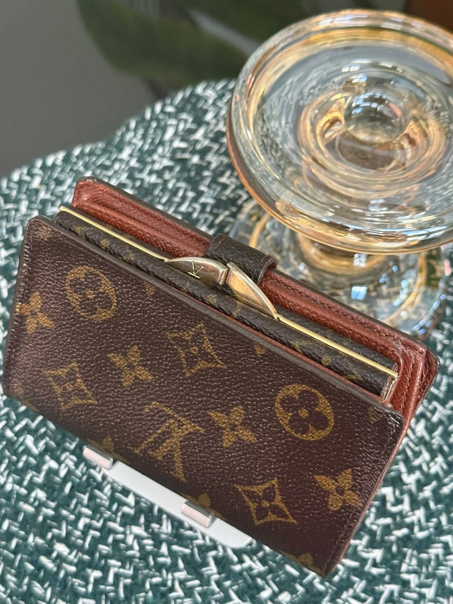 Kisslock Wallet in Monogram 🗓️ Year: 2000