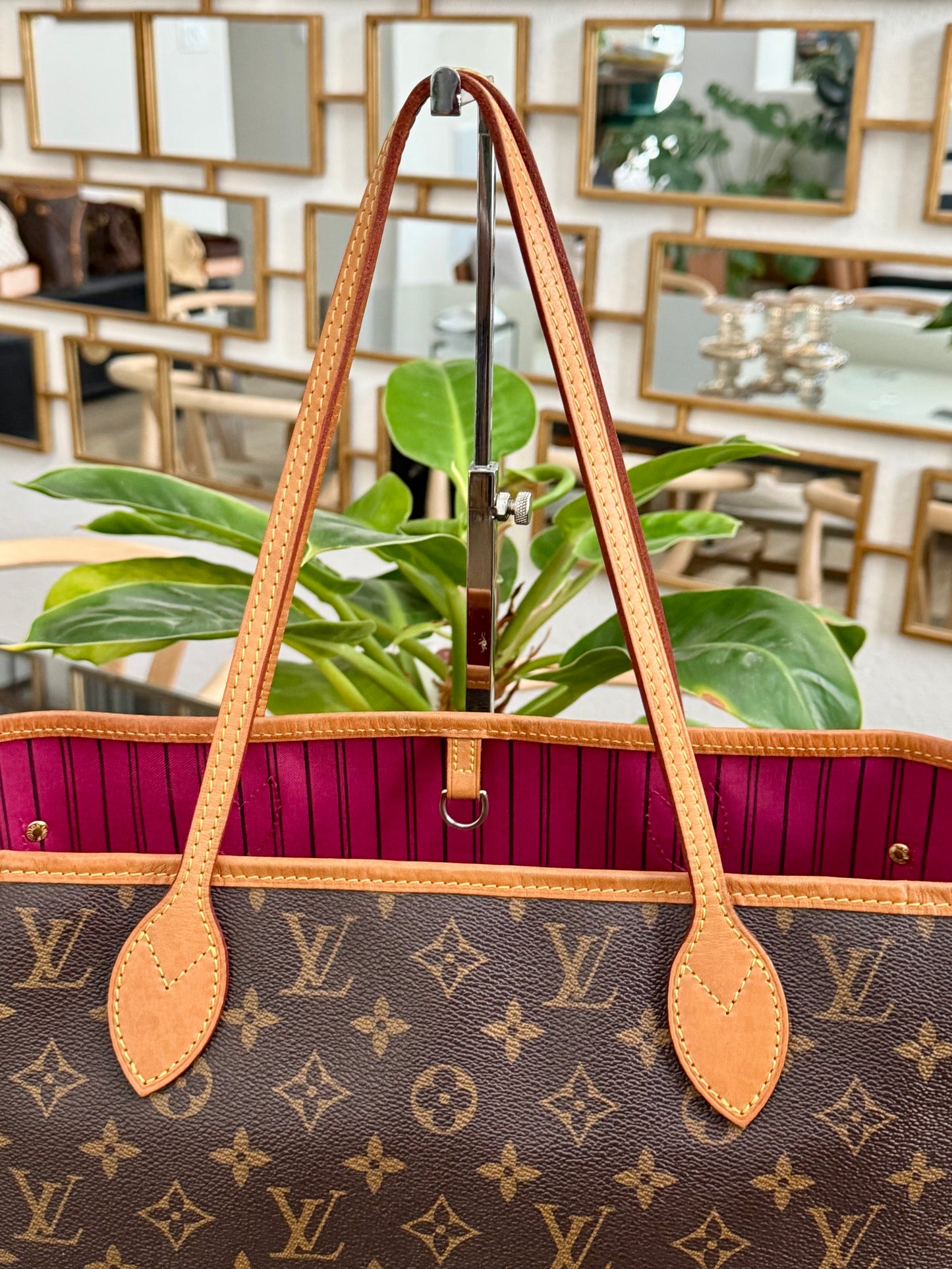 Neverfull MM in Peony interior with Dustbag 📅 Year: 2019