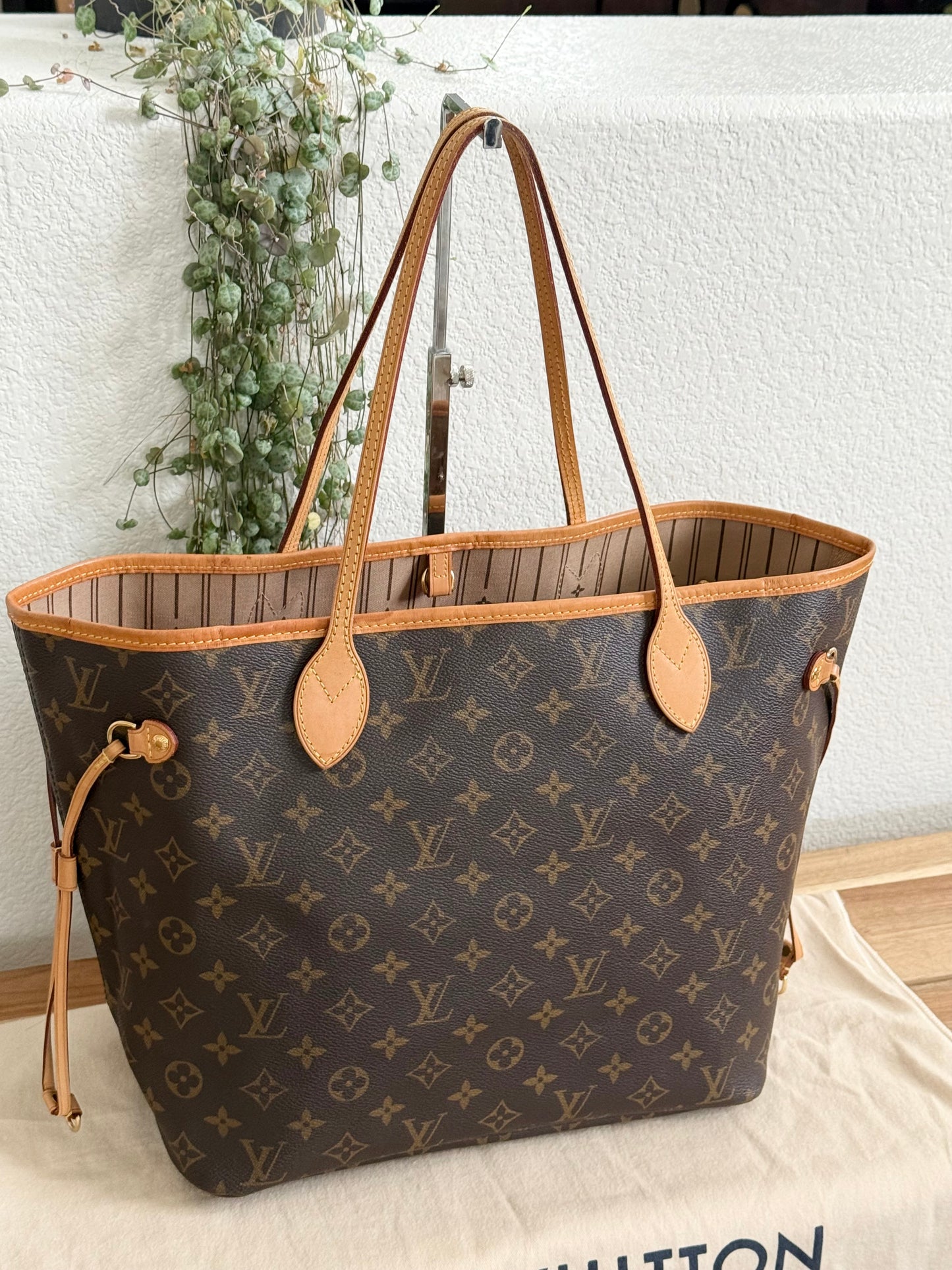 Neverfull MM with Dustbag and Insert Organizer -Year: 2012