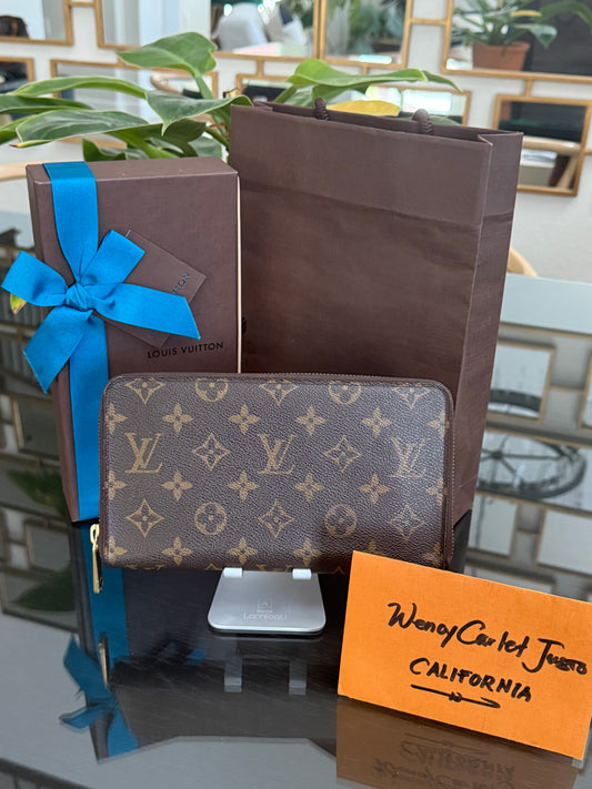 Monogram Zippy Wallet Organizer with box and Paper bag 🗓️ Year: 2017