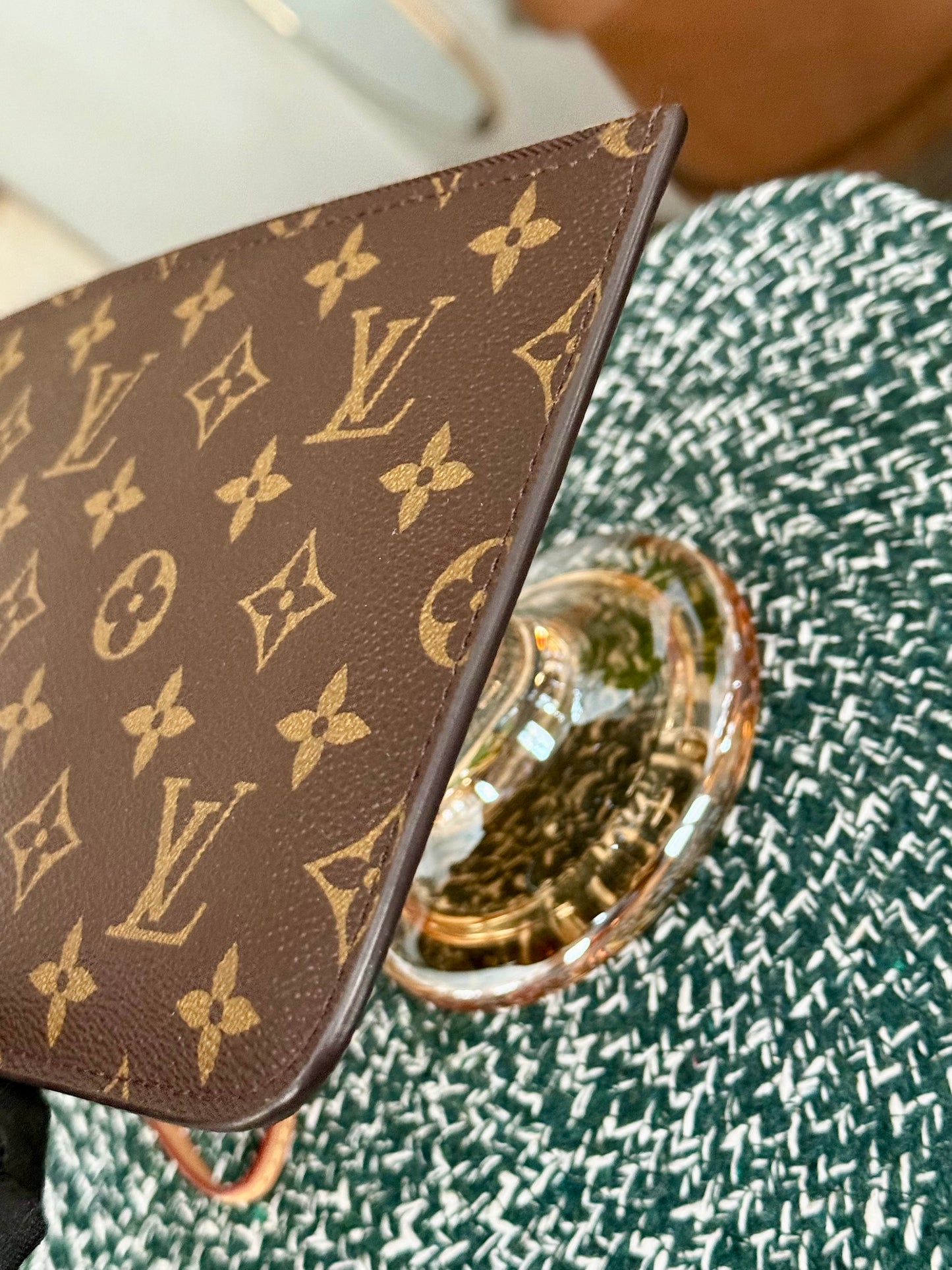 Neverfull MM/ GM Pouch with Wriststrap 🗓️ Year: 2020