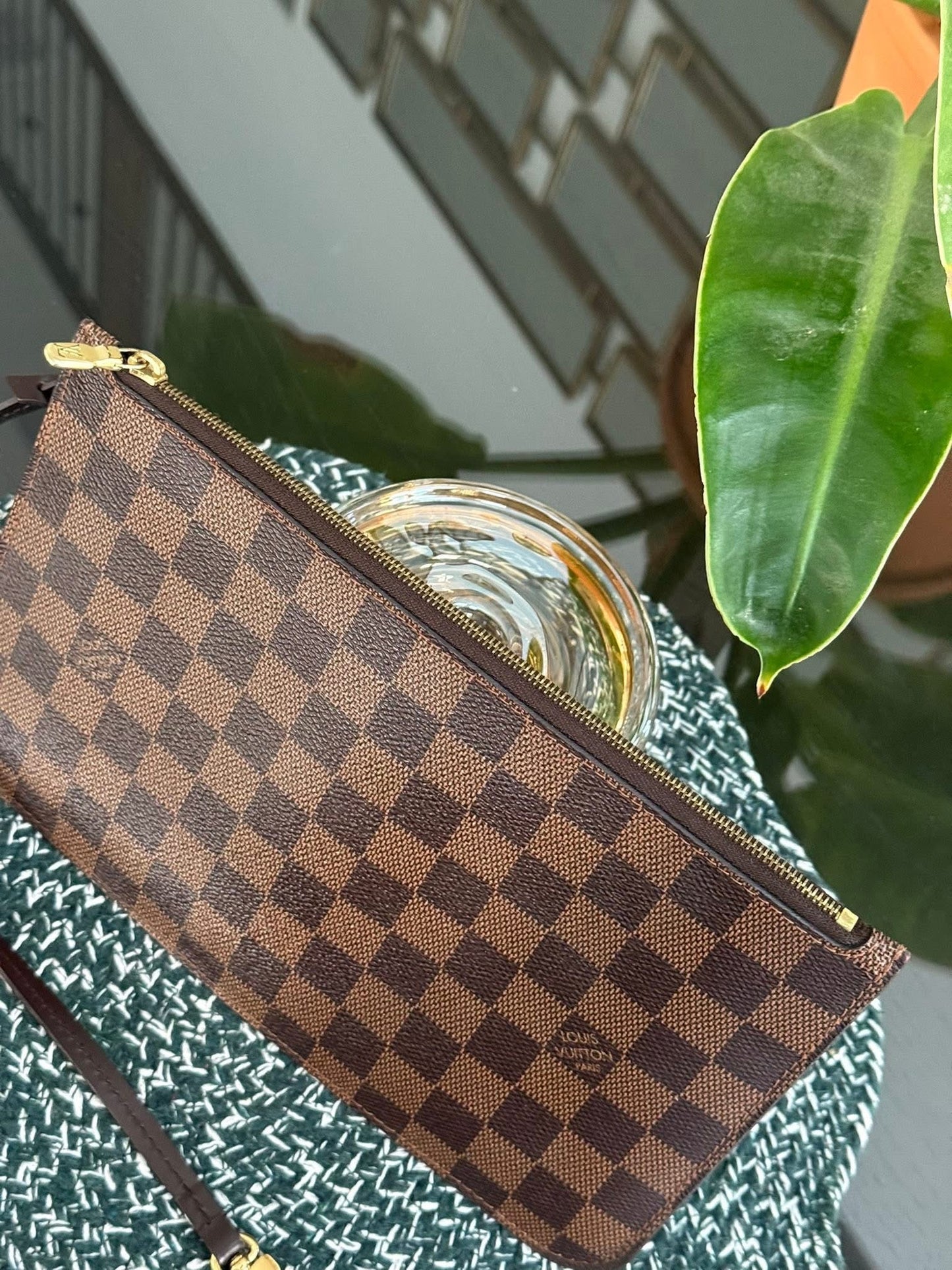 Neverfull MM/GM in DE Pouch with Wriststrap 🗓️ Year: 2016