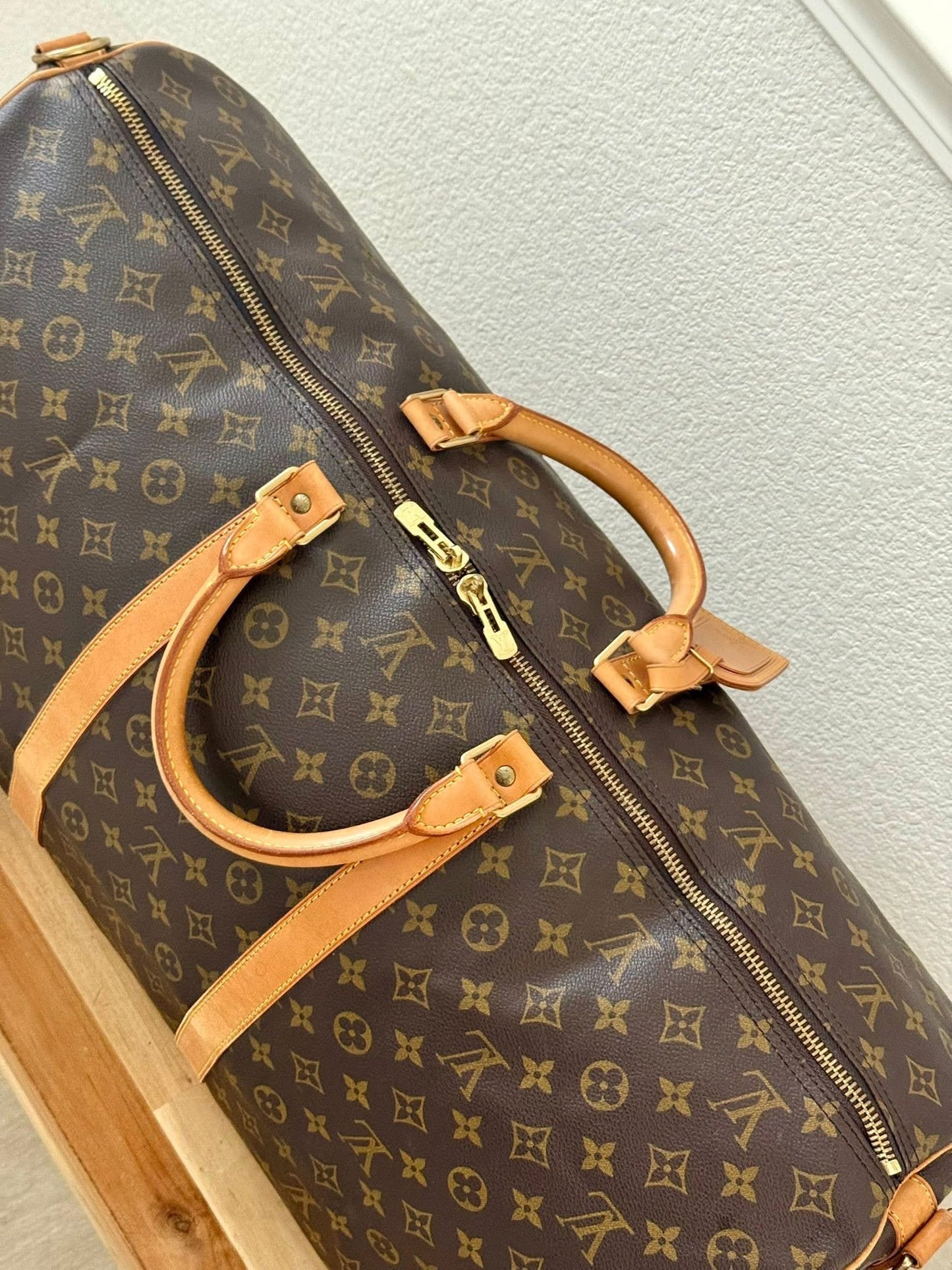 Keepall 60 Bandoulier with Original Strap, Luggage Tag and Poignet 📅 Year: 1994