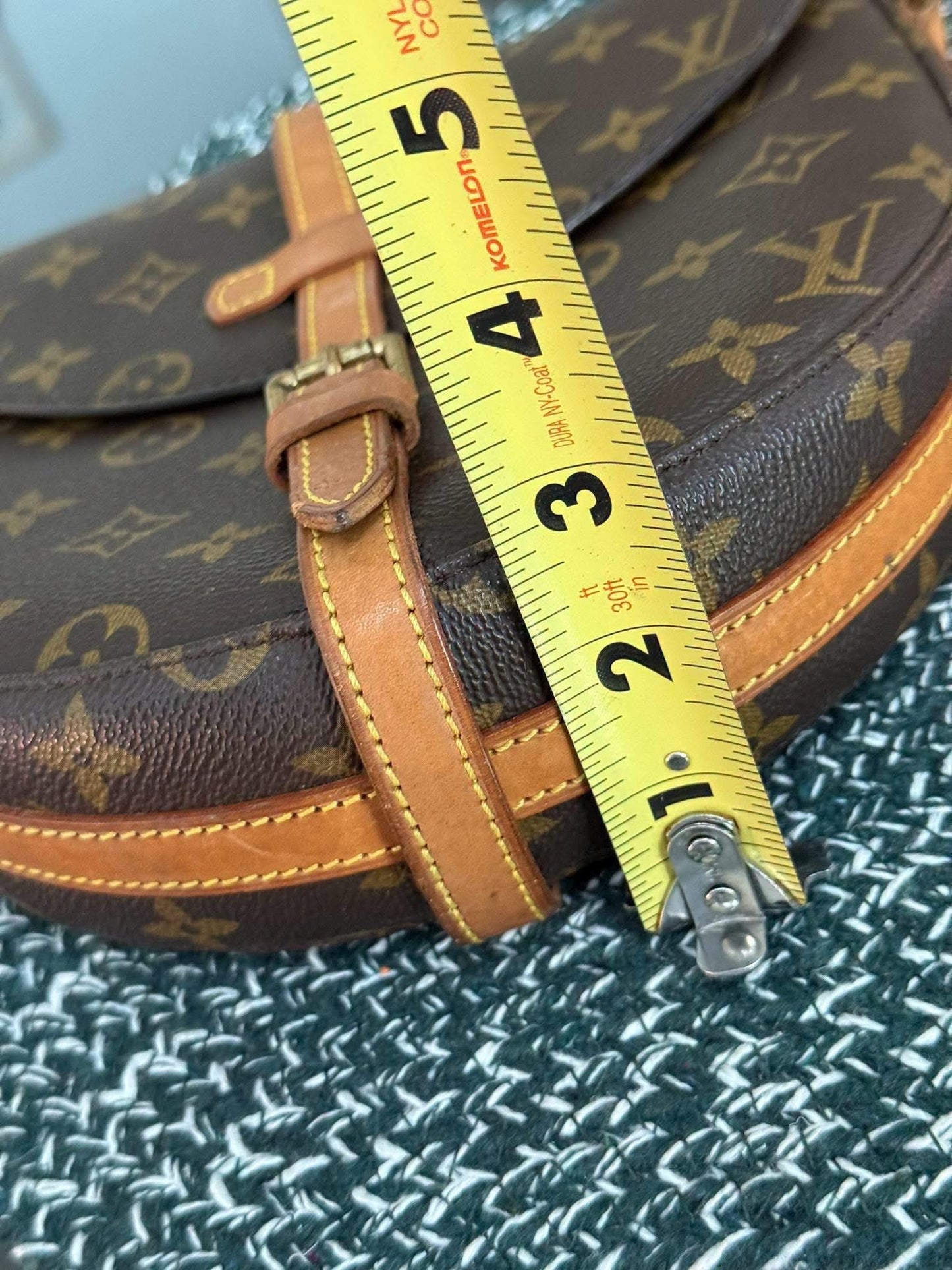 Chantilly MM Crossbody Bag 🌺 📅 Year: 1995