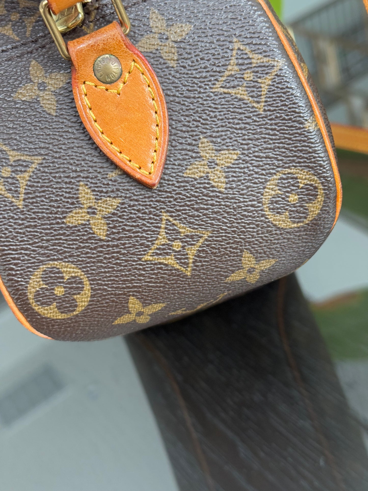 Blois Crossbody -🗓️ Year: 1995