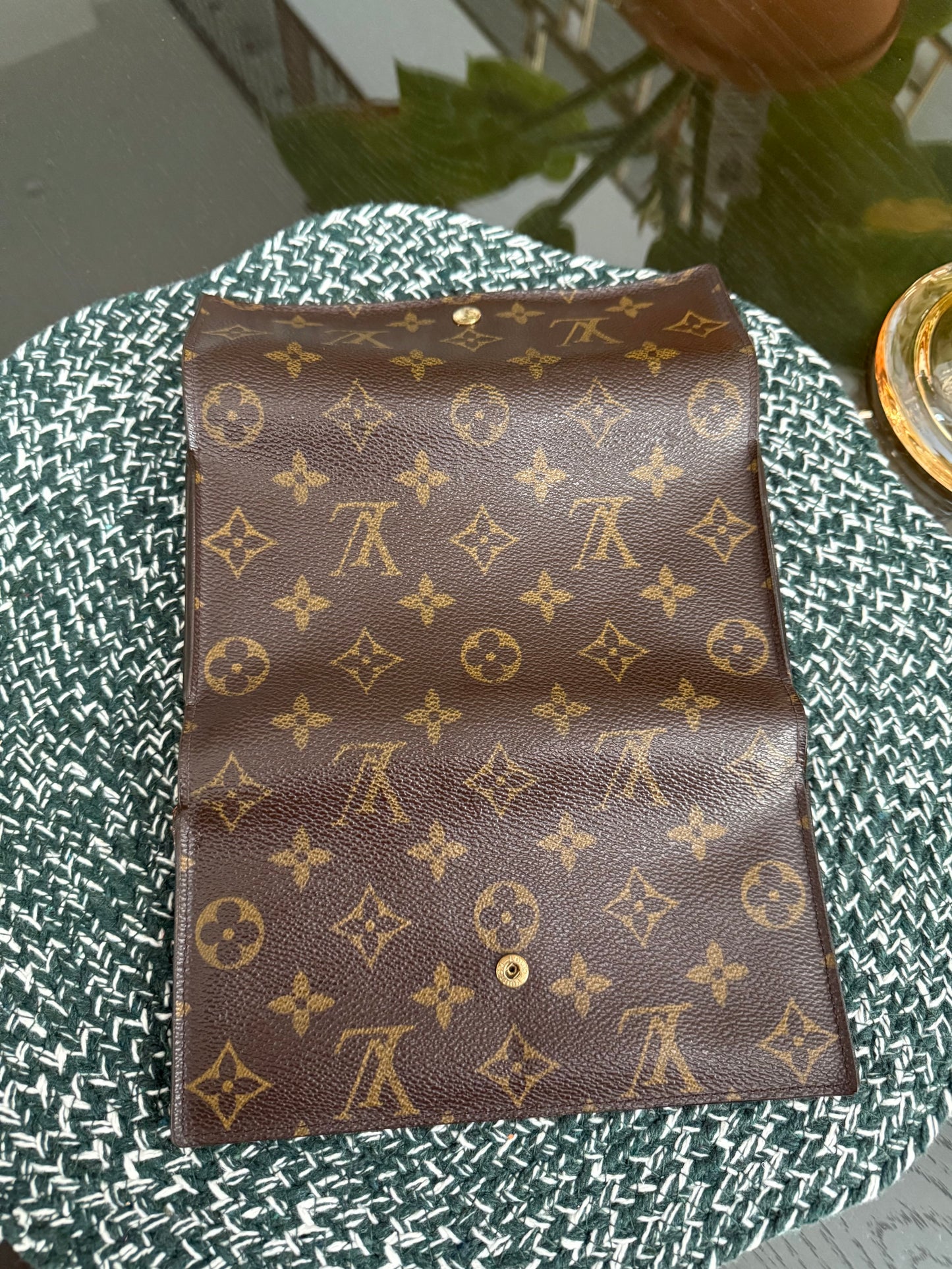 International Wallet in Monogram 🗓️ Year: 2003