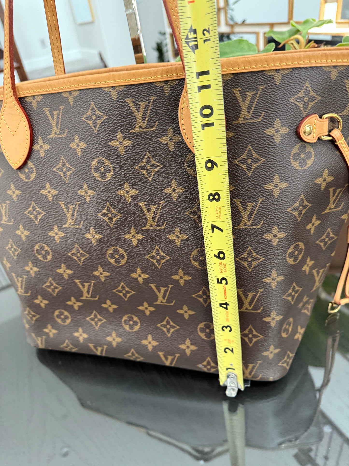 Neverfull MM in Monogram with Dustbag and Insert Organizer 📅 Year: 2017