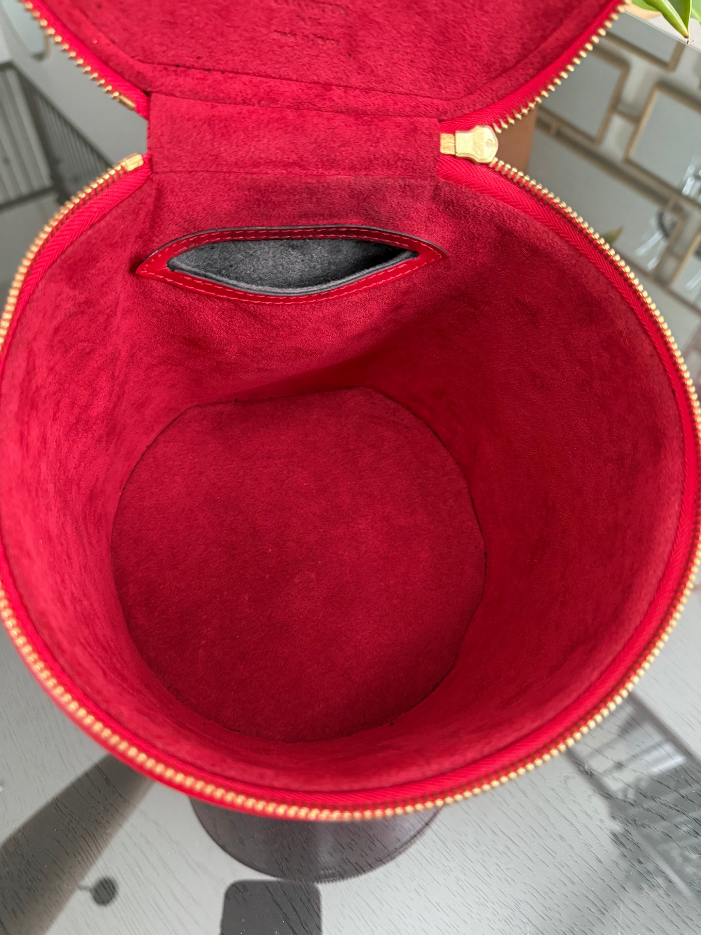 Epi Cannes with Lock No key-🗓️ Year: 2000