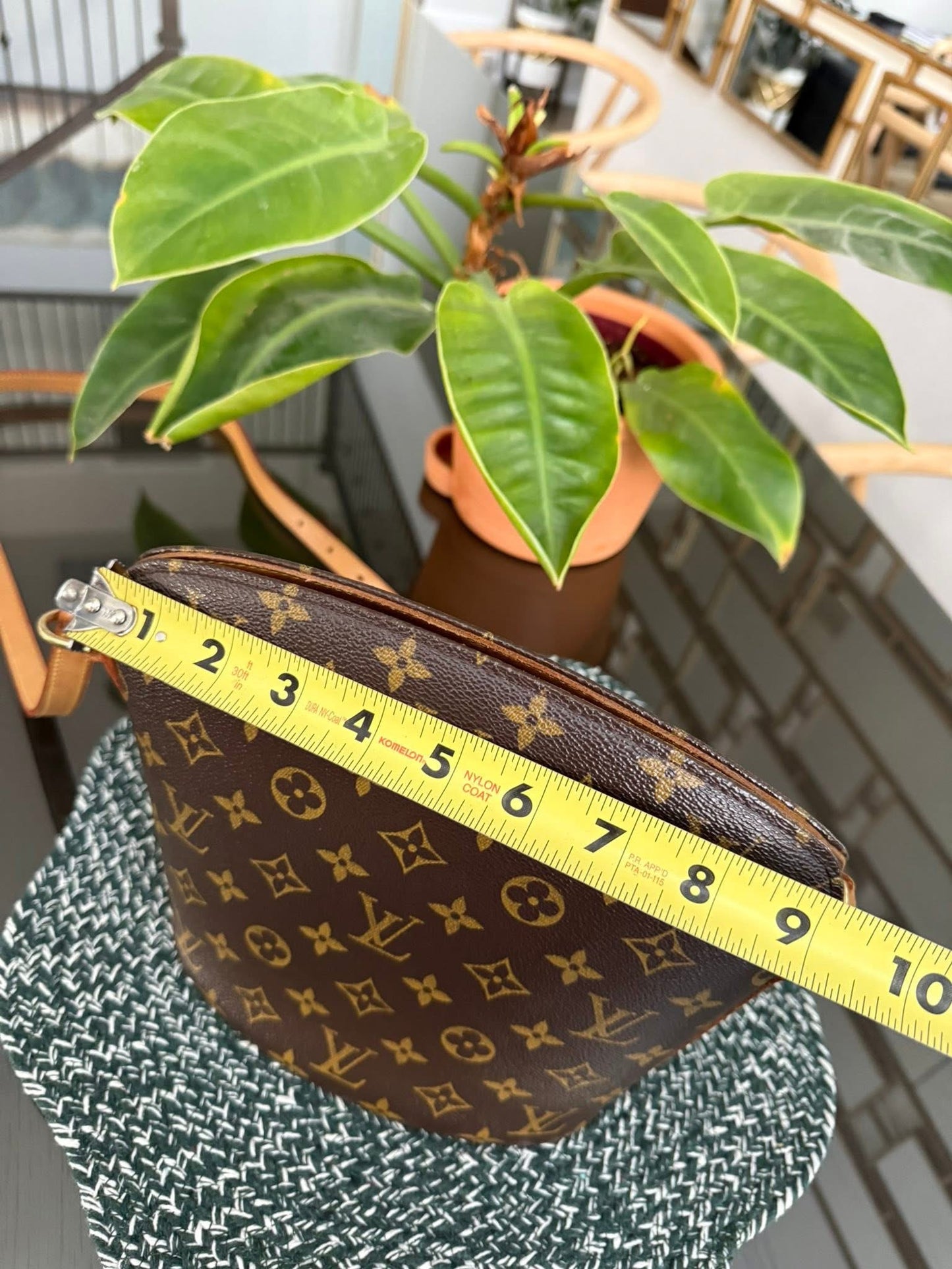 Drouot Crossbody-🗓️ Year: 2004