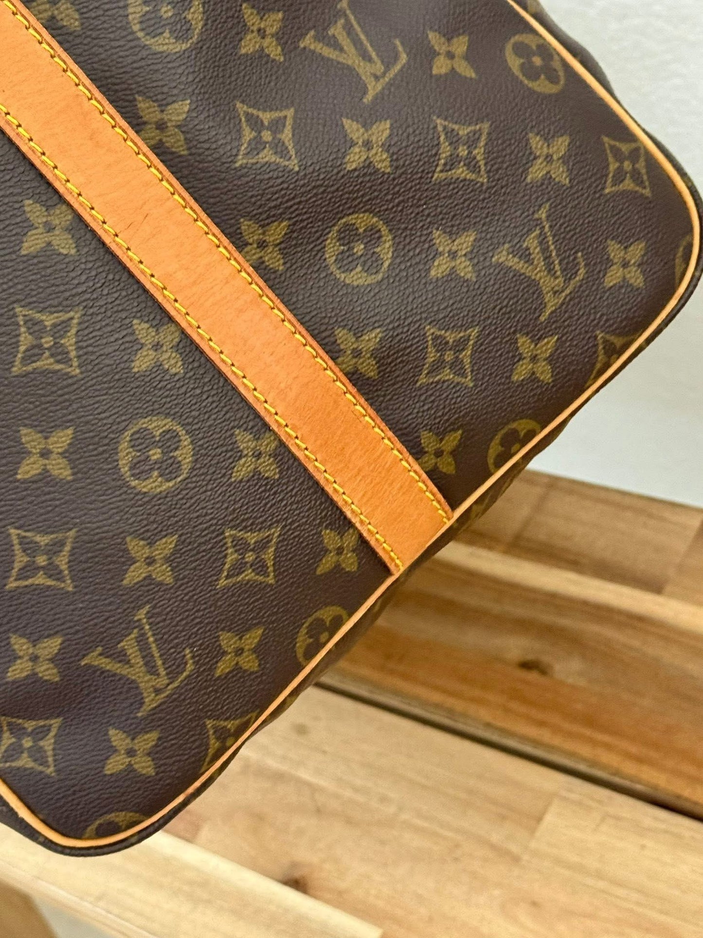 Keepall 60 Bandoulier with Original Strap, Luggage Tag and Poignet 📅 Year: 1991