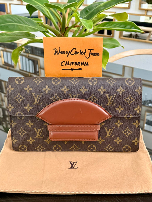 Chaillot Clutch w/ Dustbag 🗓️ Year: 1987