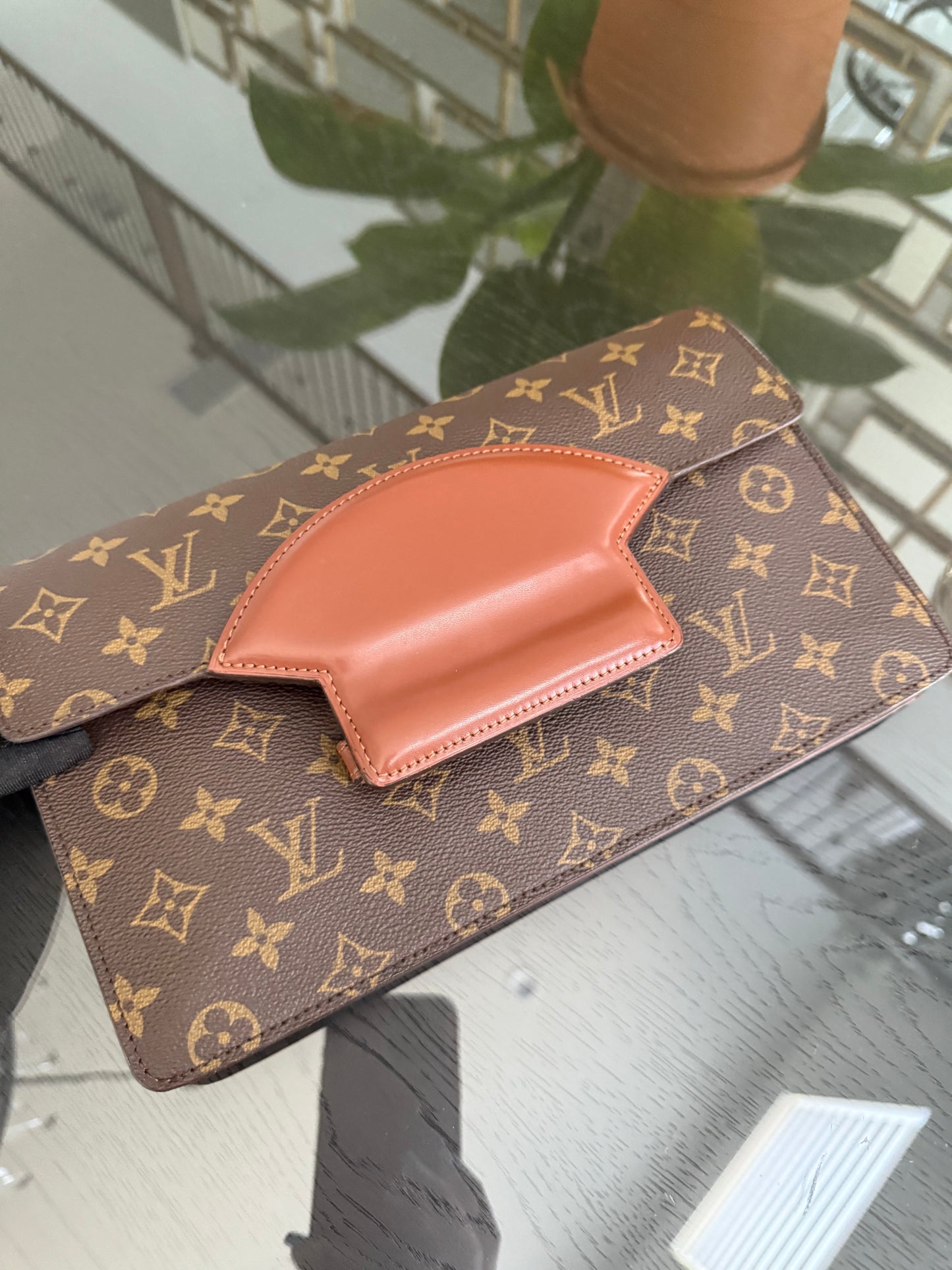 Chaillot Clutch w/ Dustbag  🗓️ Year: 1987