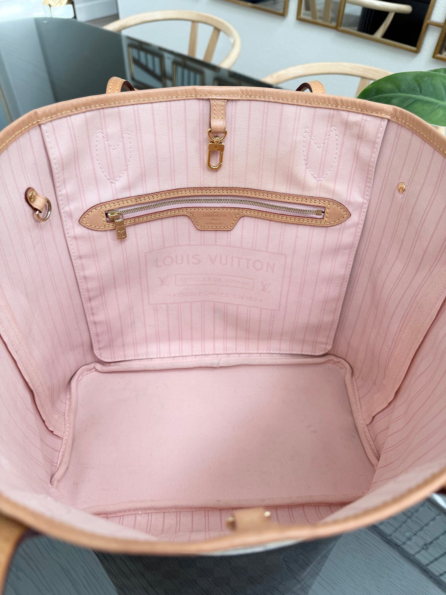 Neverfull MM Azur in Rose Ballerine with Dustbag 📅 Year: 2020