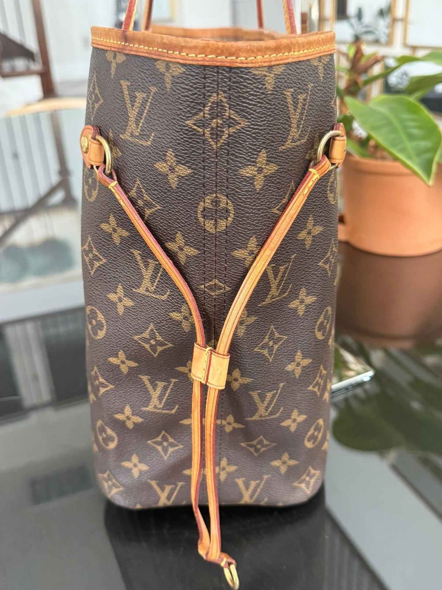 Neverfull MM with Insert Organizer 📅 Year: 2013