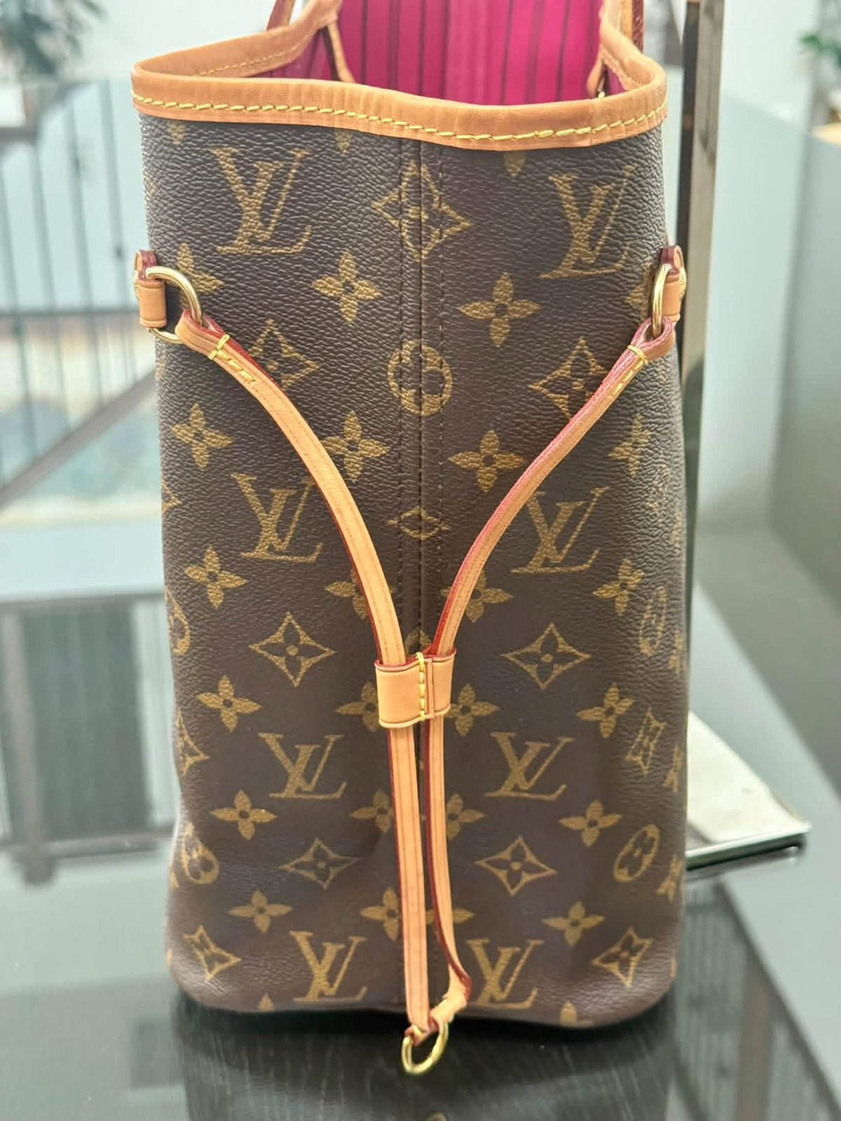 Neverfull MM in Peony interior with Dustbag and Insert Organizer 📅 Year: 2019
