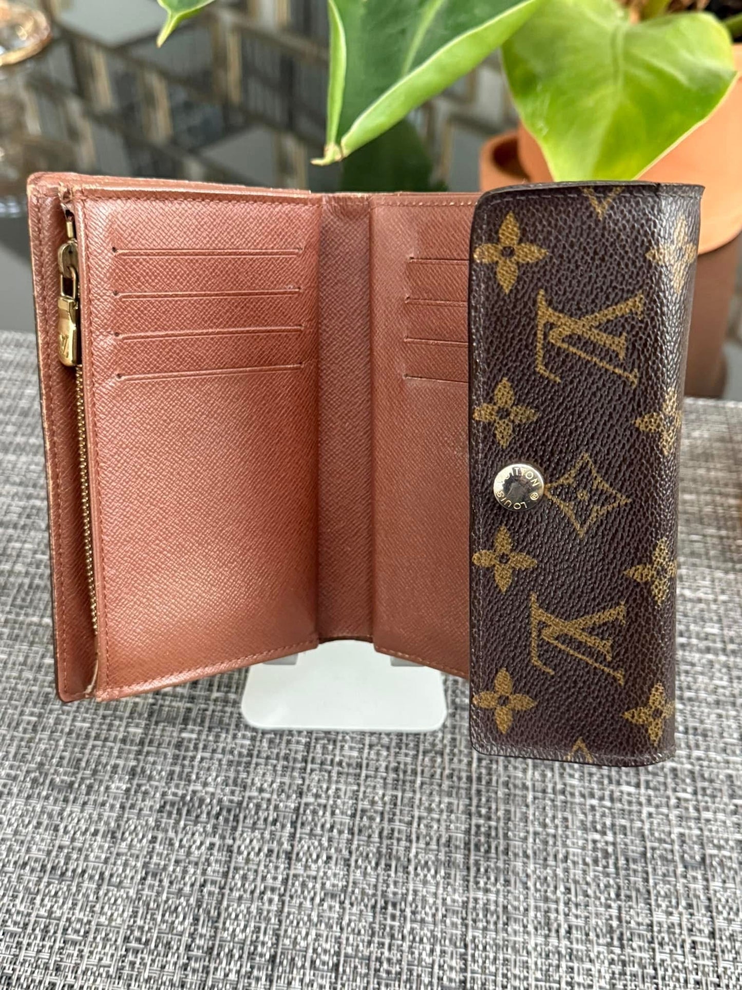 Alexandra Wallet with 14 Cardholders 🗓️ Year: 2007