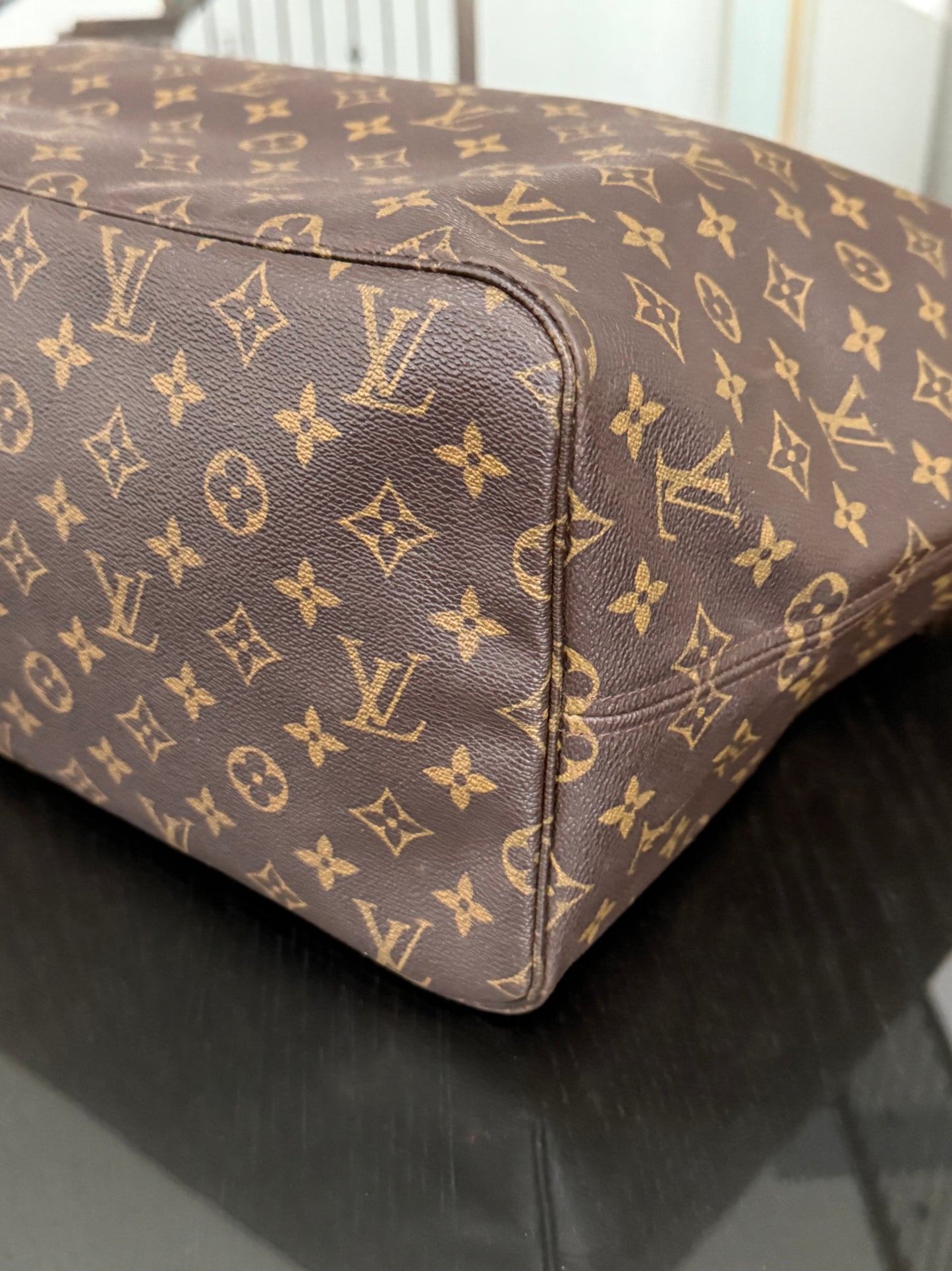 Neverfull GM in Monogram with Dustbag and Insert Organizer 📅 Year: 2007