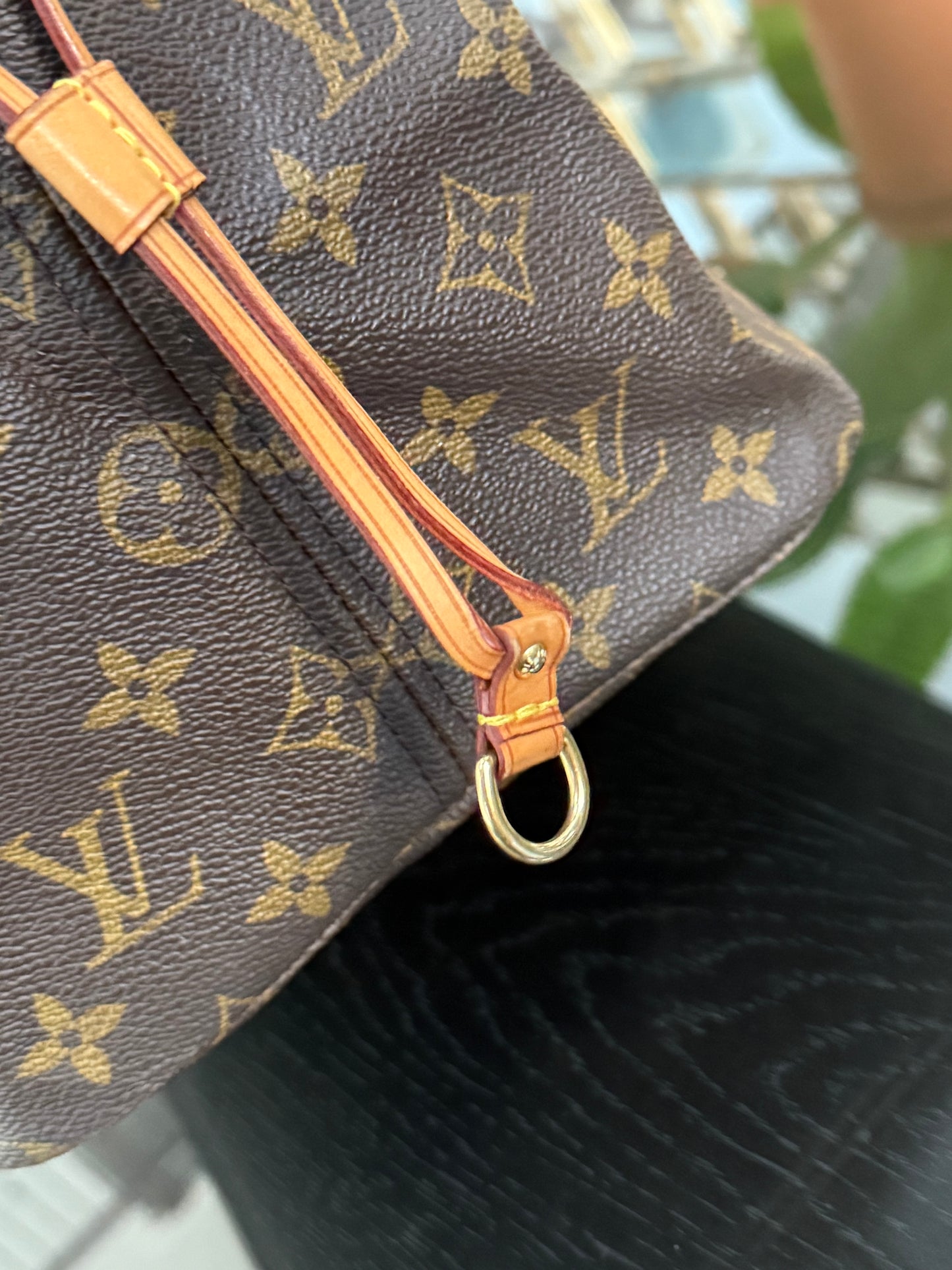 Neverfull GM with Dustbag and twilly -📅 Year: 2009