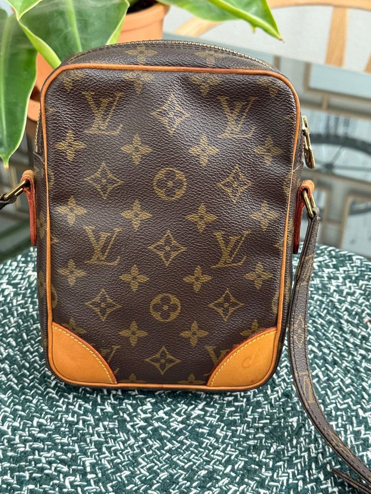 Danube PM Crossbody Bag 🗓️ Year: 1990