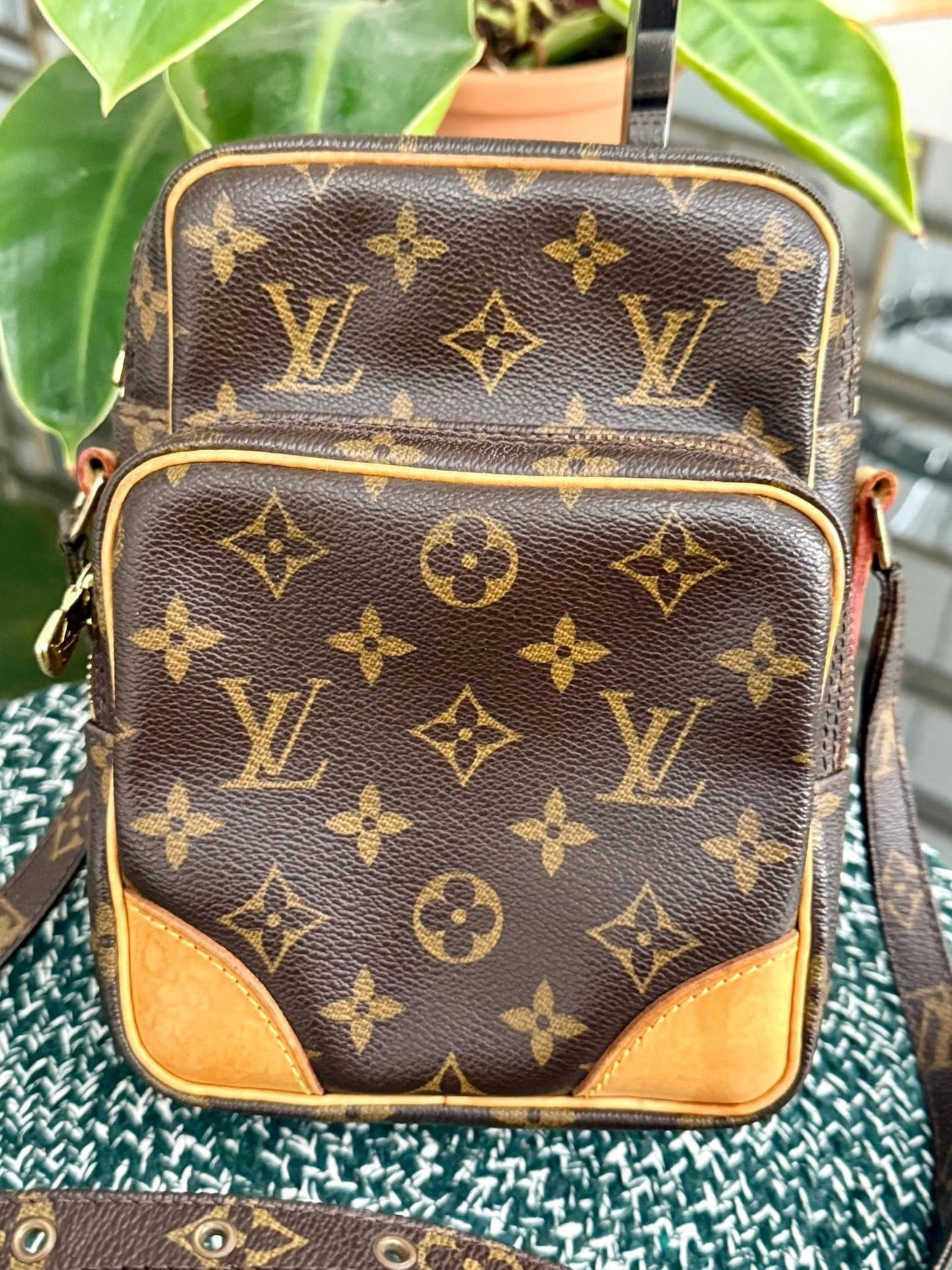 Amazon PM Crossbody 🗓️ Year: 2007