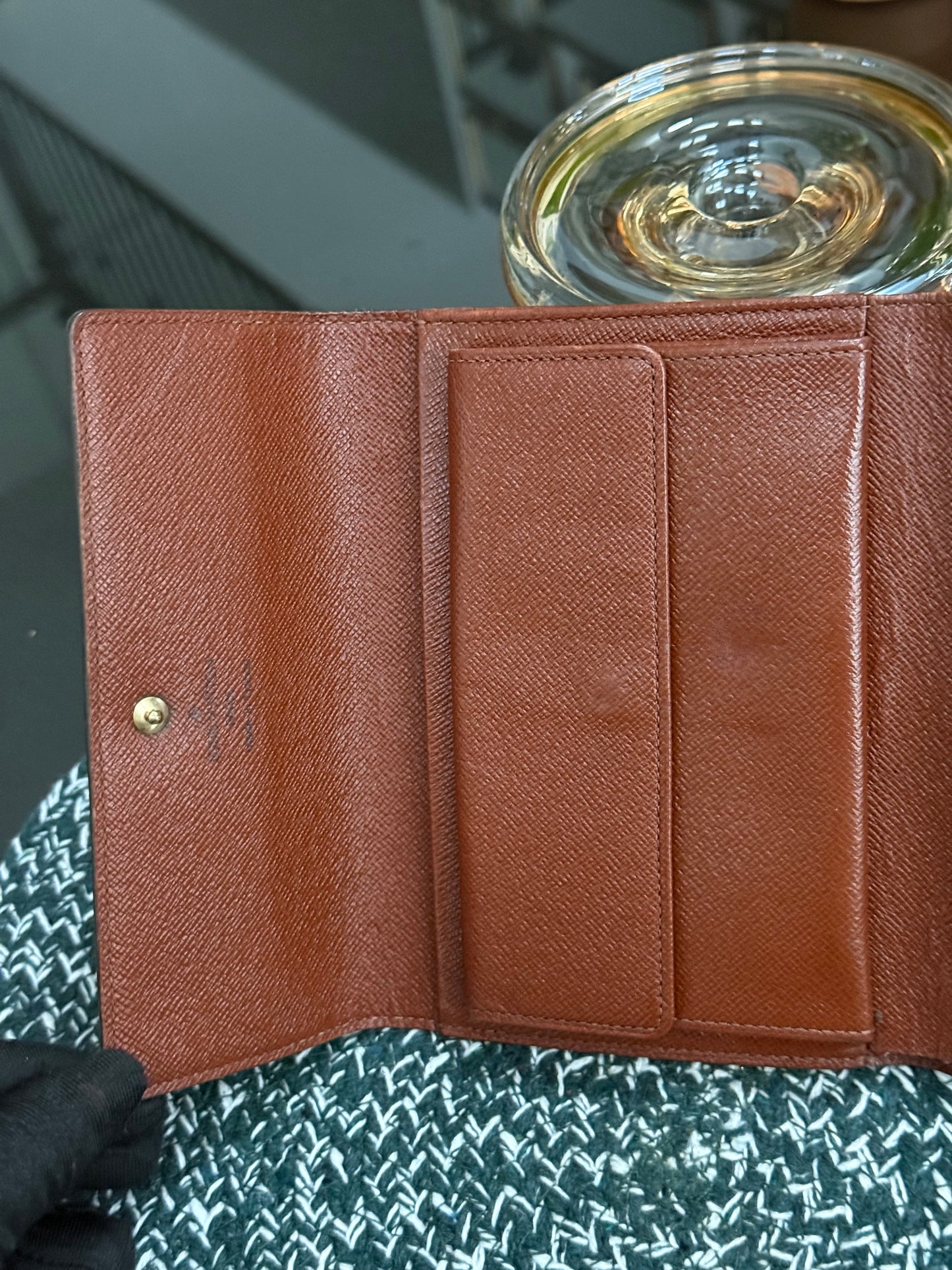 Etui Wallet Passport Holder in Monogram with 6 Cardholders 🗓️ Year: 1999