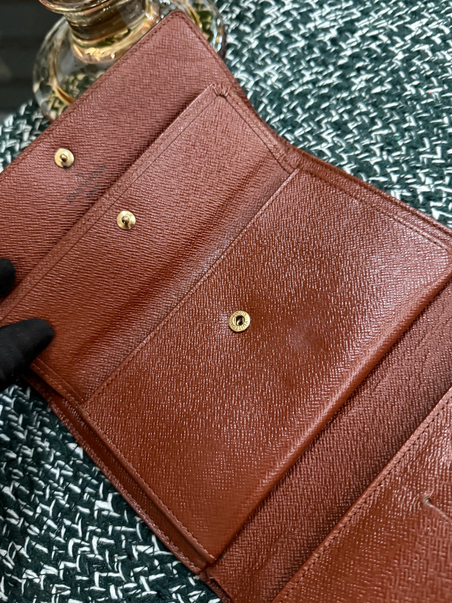 Etui Wallet Passport Holder in Monogram with 6 Cardholders 🗓️ Year: 1999