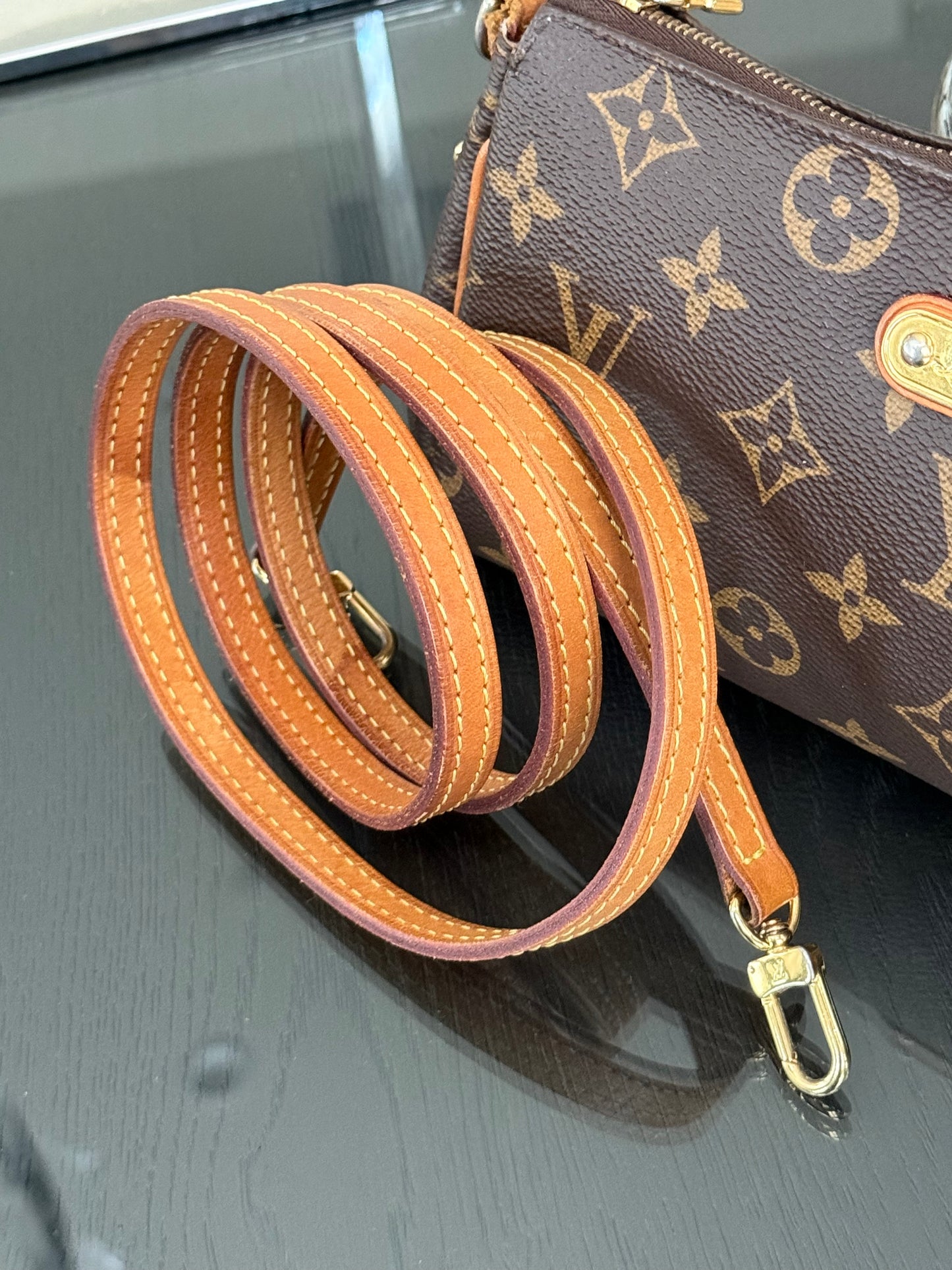 Eva Clutch with Dustbag- 🗓️ Year: 2015