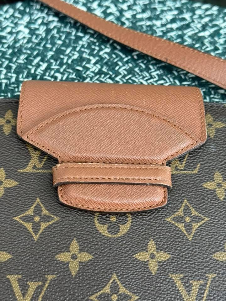 Courcelles Shoulder/ Crossbody bag 📅 Year: 1997