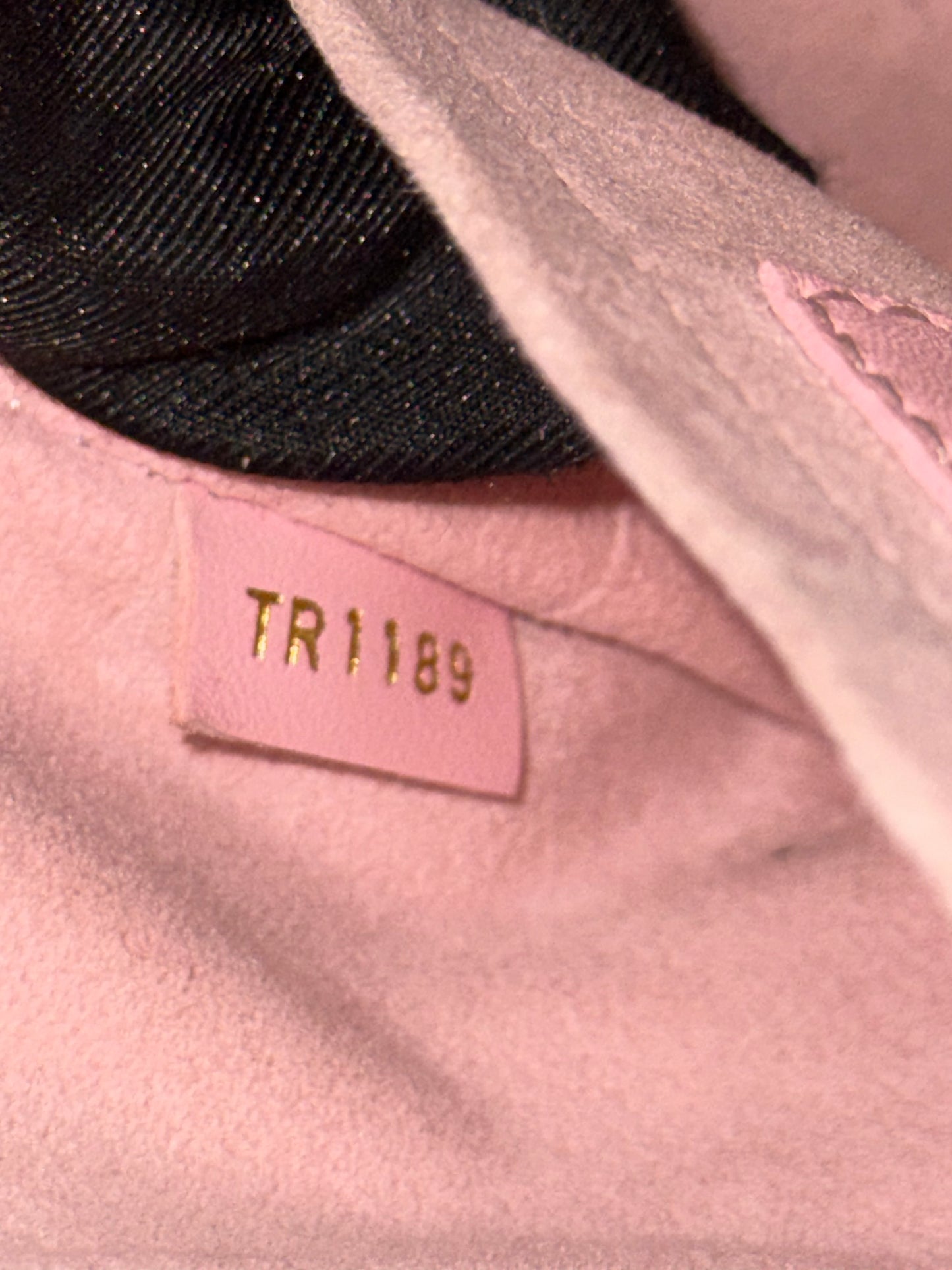 New Wave Camera Bag -🗓️ Year: 2019