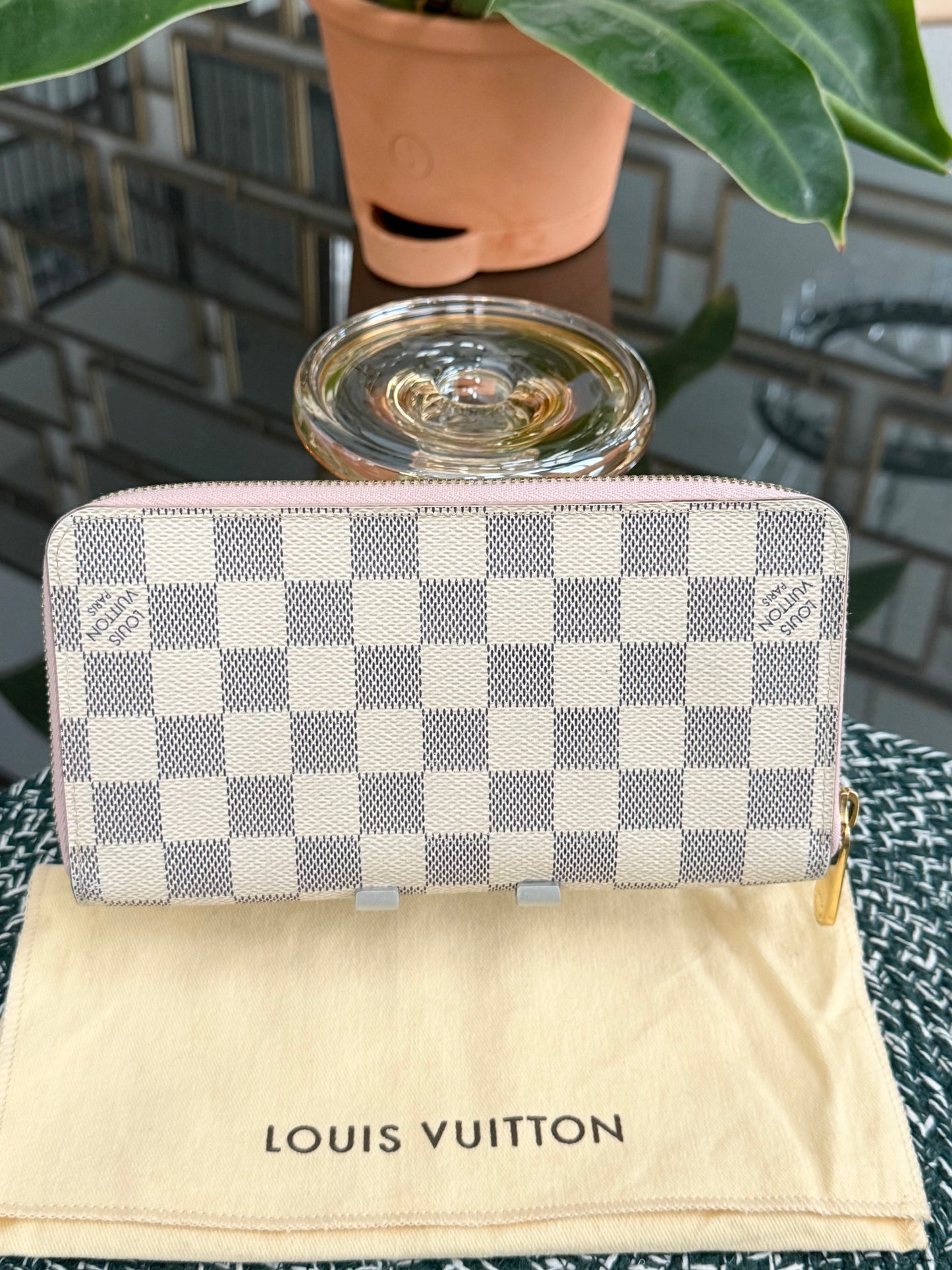 Zippy Long Wallet Azur in Rose Ballerine with Dustbag 🗓️ Year: 2018