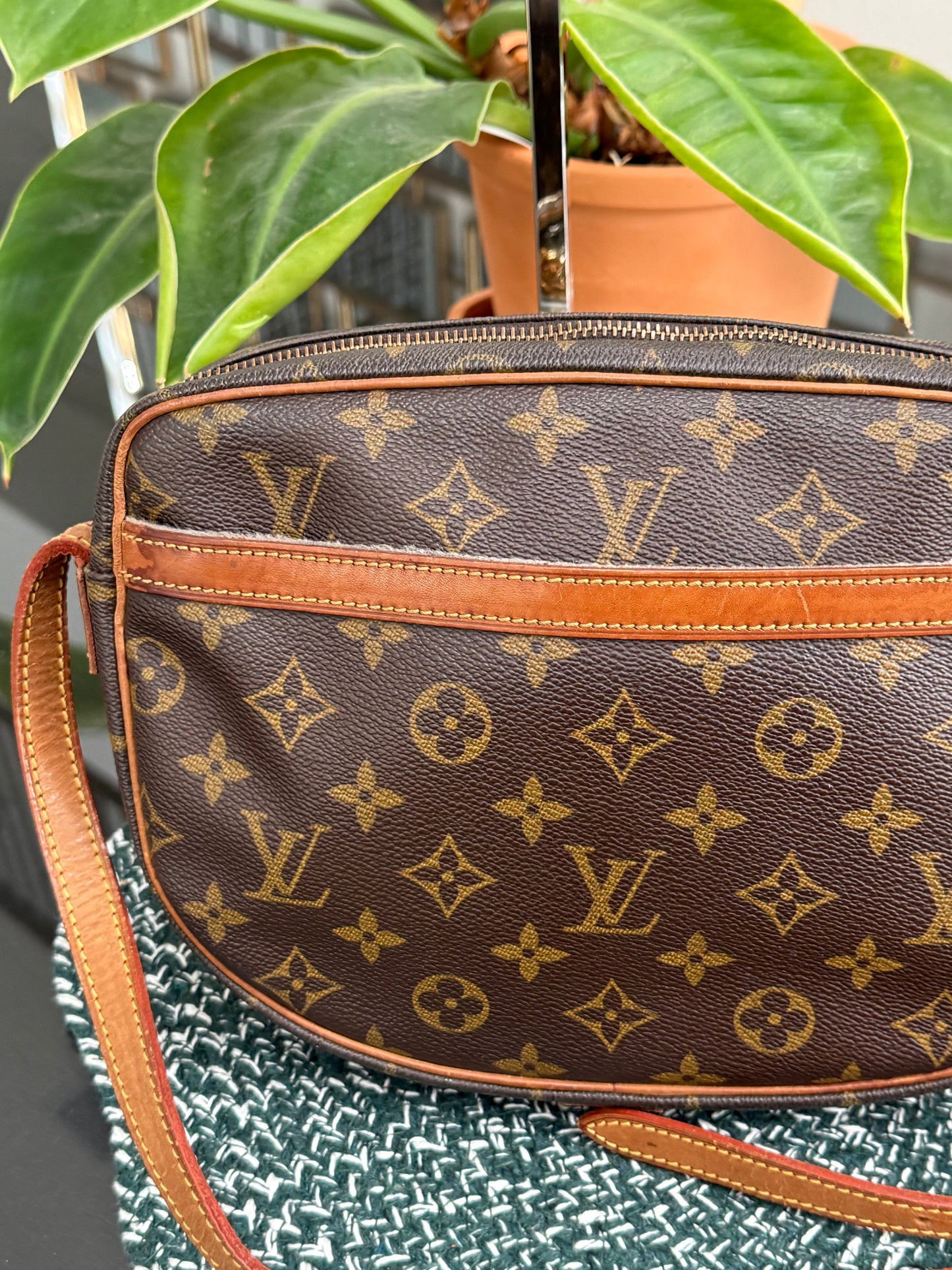 Jeaunefille MM Crossbody 📅 Year: 1990