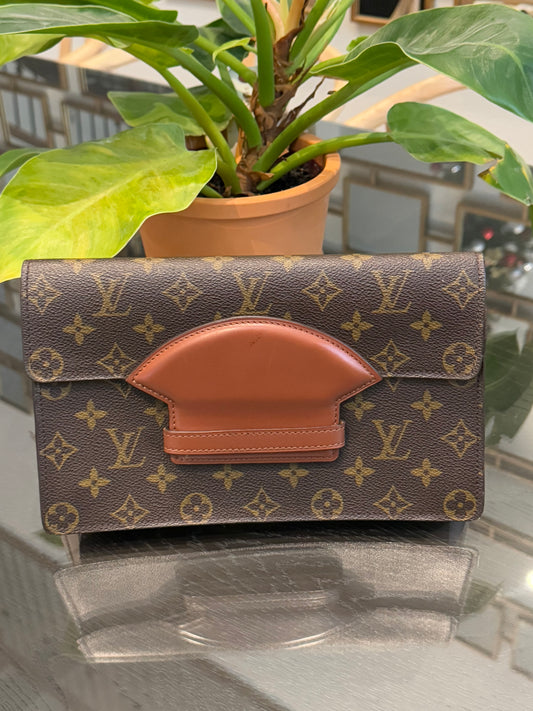 Chaillot Clutch w/ Dustbag -Year: 1987