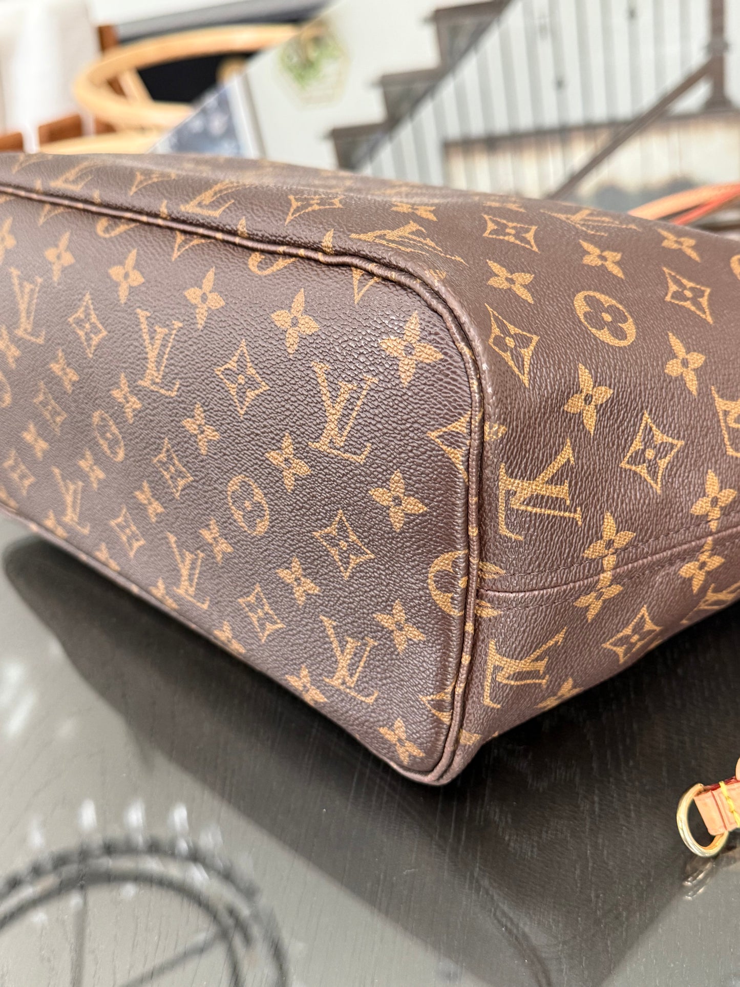 Neverfull MM Monogram in Cerise interior with Dustbag and Insert Organizer 📅 Year: 2020