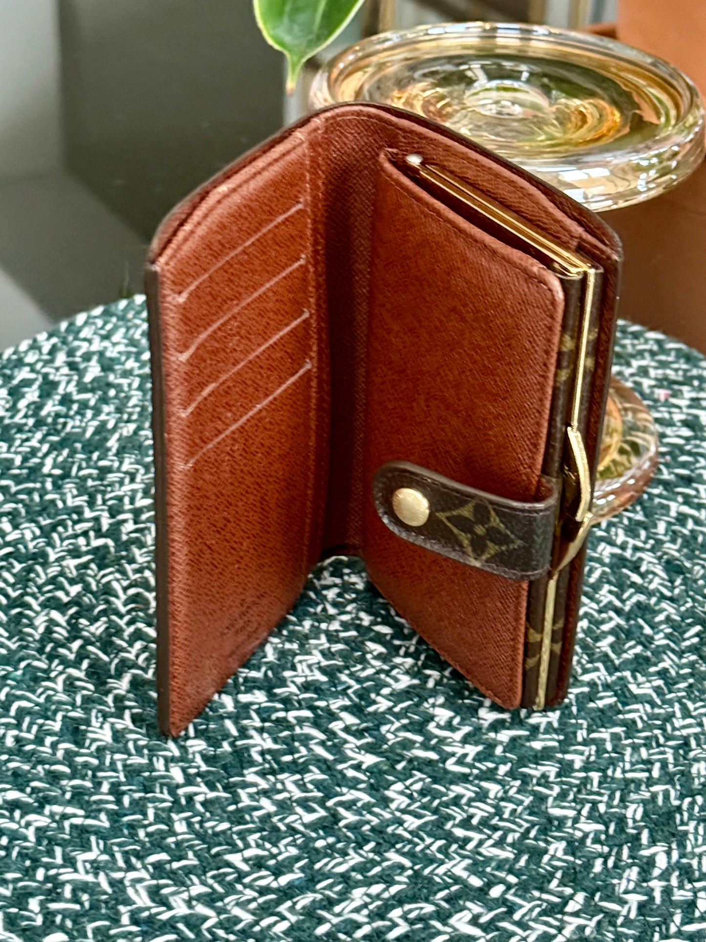 Kisslock Wallet in Monogram 🗓️ Year: 2001
