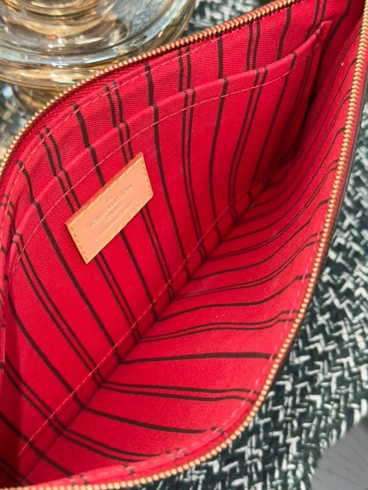 Neverfull MM/GM Pouch in Cerise 🗓️Year 2019