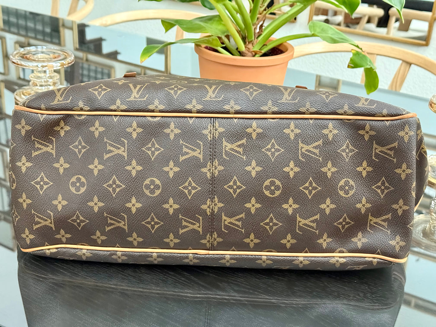 Delightful GM with Dustbag and Insert organizer 📅 Year: 2011