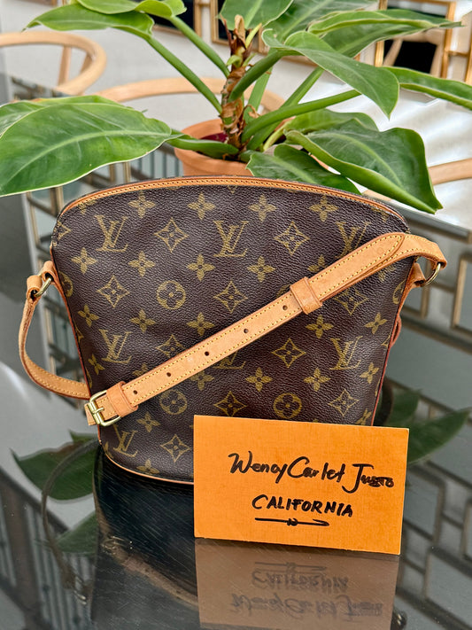 Drouot Crossbody 📅 Year: 1997