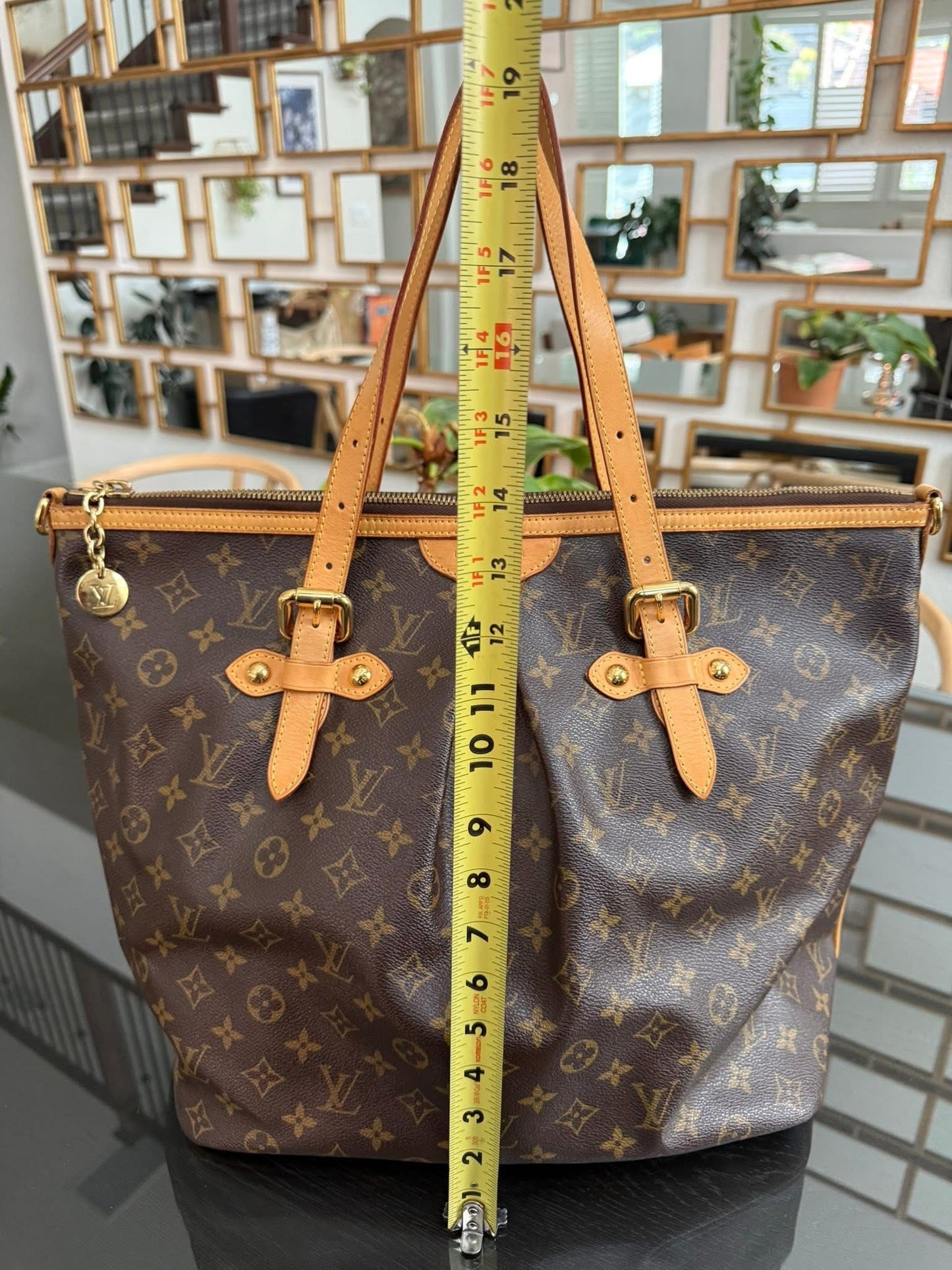 Palermo GM with Original Strap. Dustbag and Insert Organizer 🌺
Year: 2009