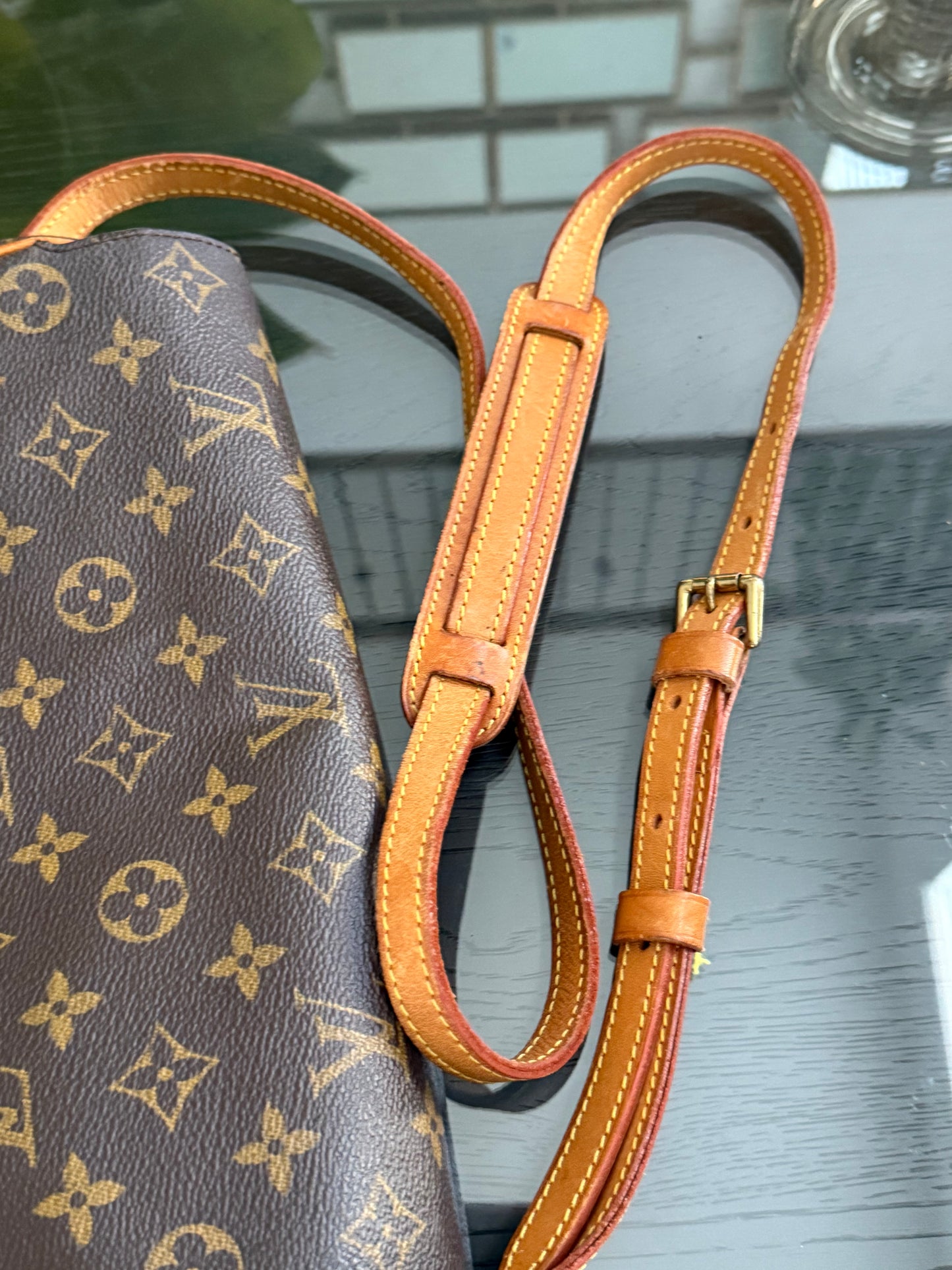 St. Germain 28 Crossbody Bag 
🗓️ Year: 1995