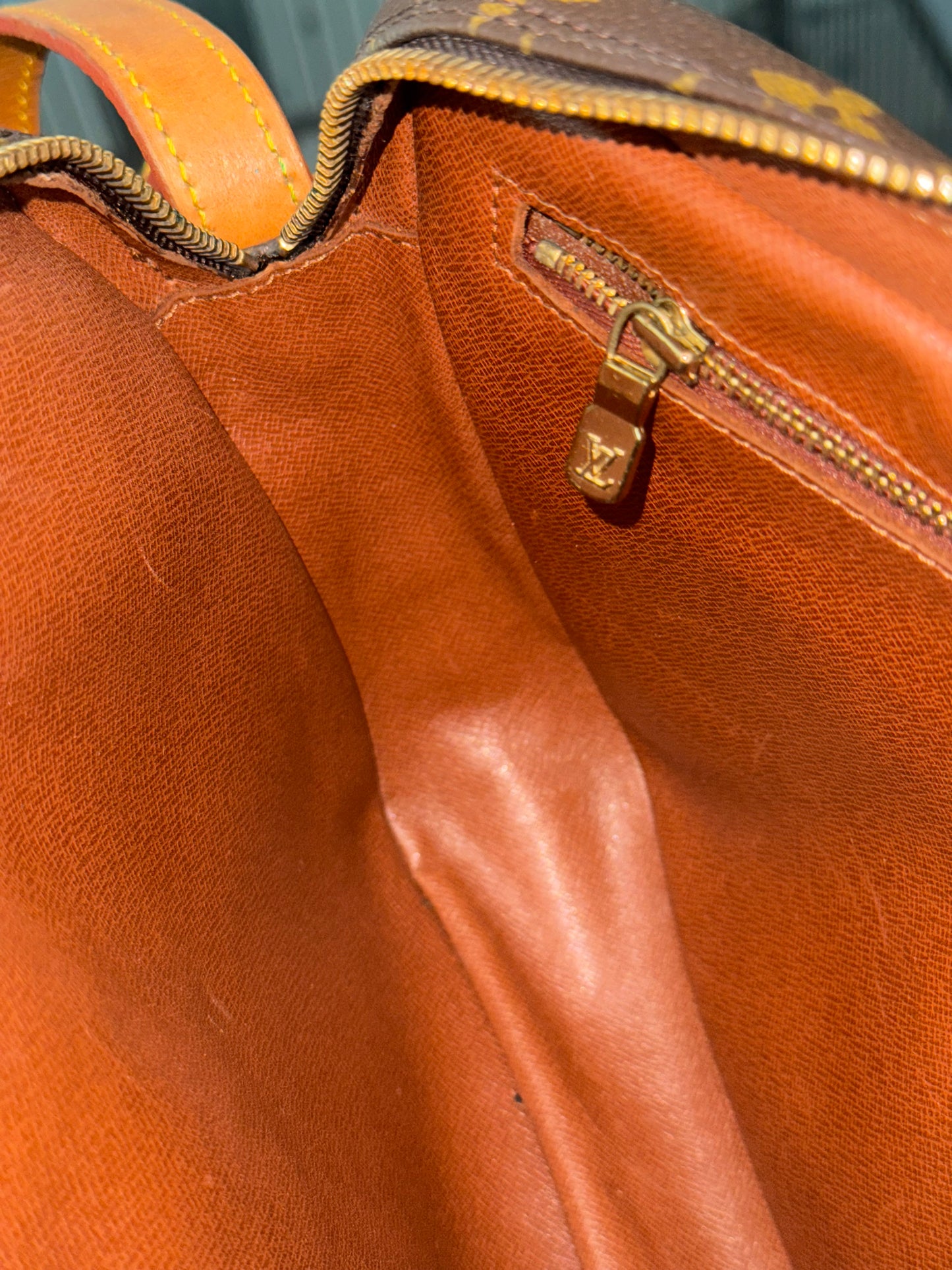 Jeaunefille GM Crossbody - 📅 Year: 1988