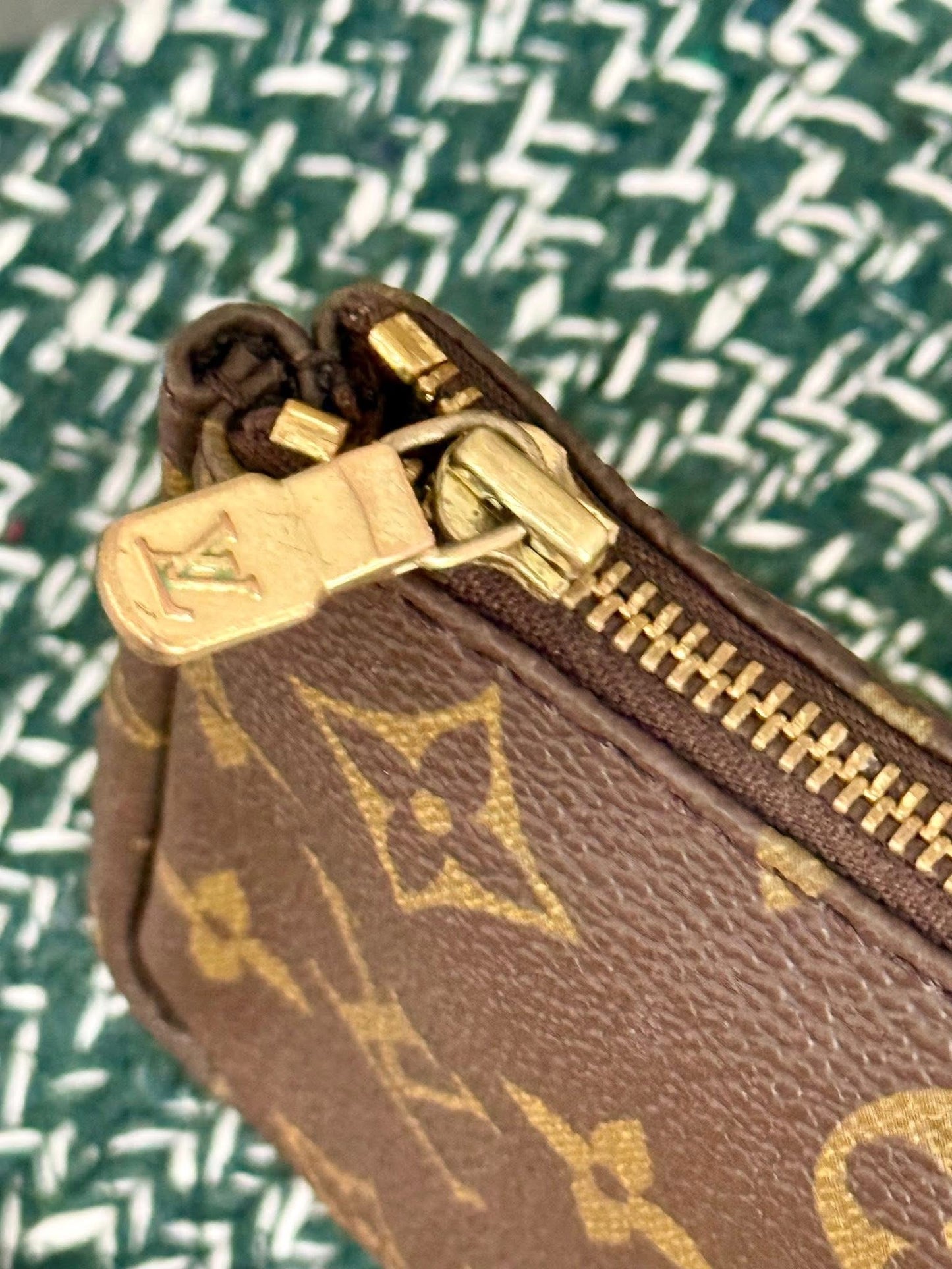Sac Shopping Pouch with Non branded Chain -🗓️