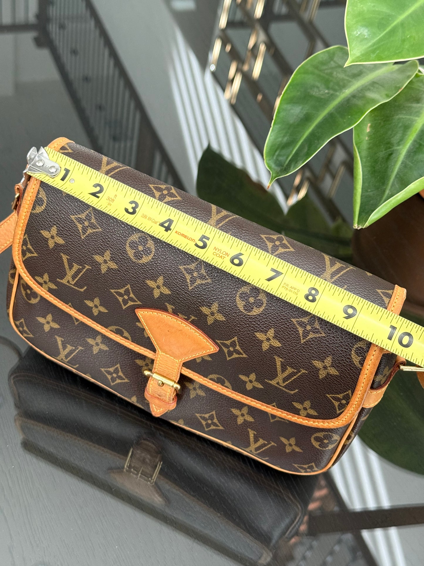 Sologne Crossbody 📅 Year: 2003