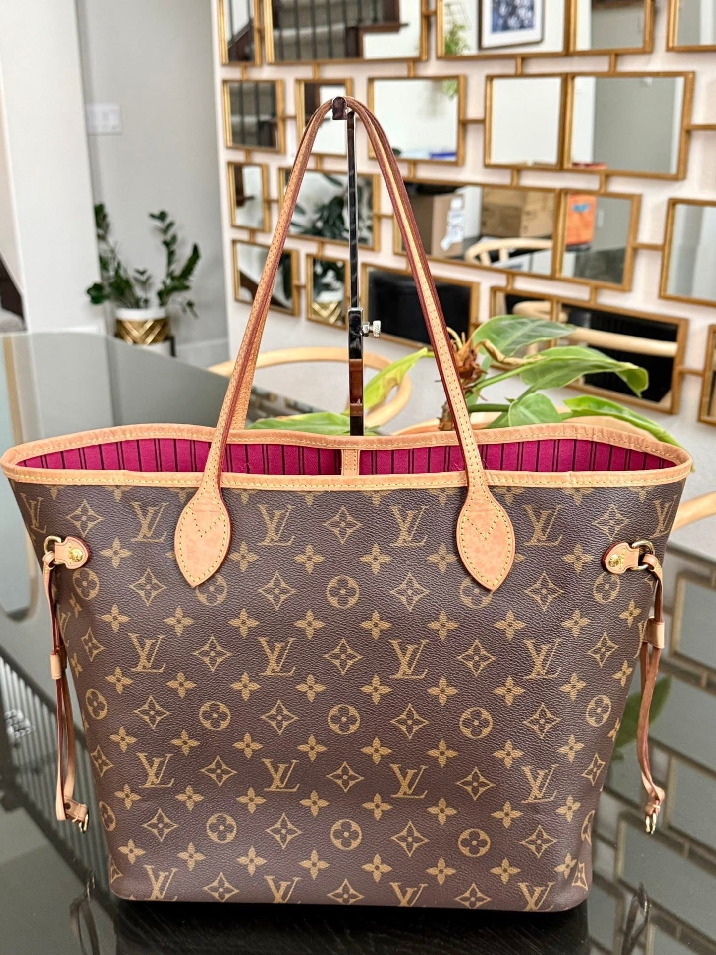 Neverfull MM in Peony interior with Dustbag 🌺 📅 Year: 2020