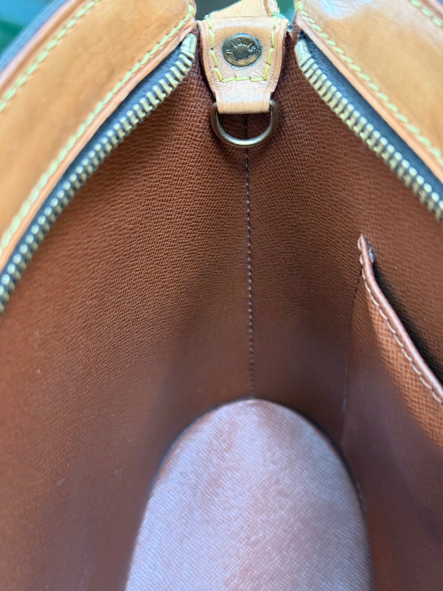 Drouot Crossbody 
📅 Year: 1997