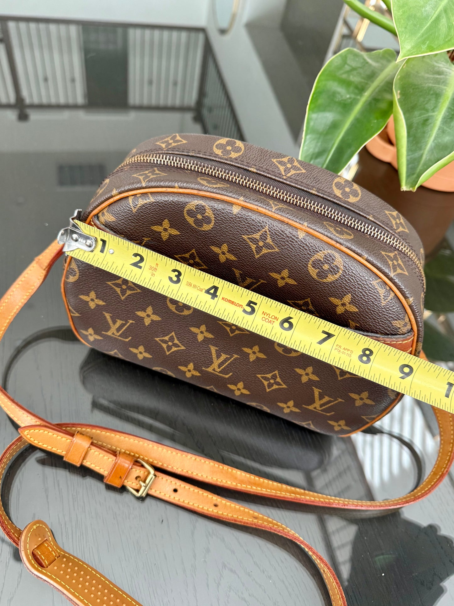 Blois Crossbody -🗓️ Year: 1995