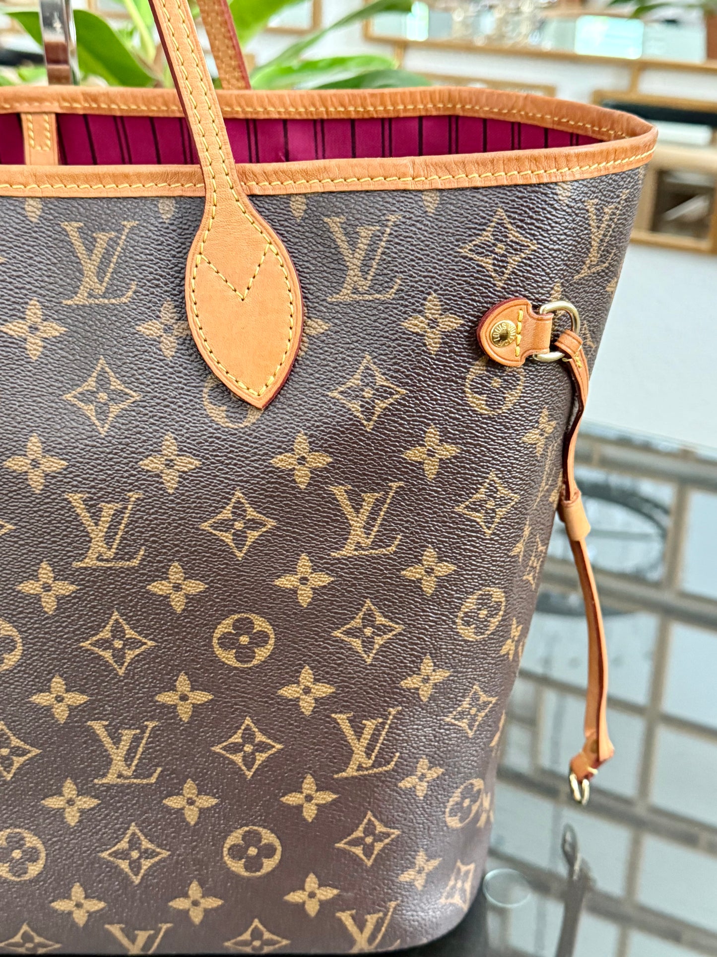 Neverfull MM in Peony interior with Dustbag 📅 Year: 2019