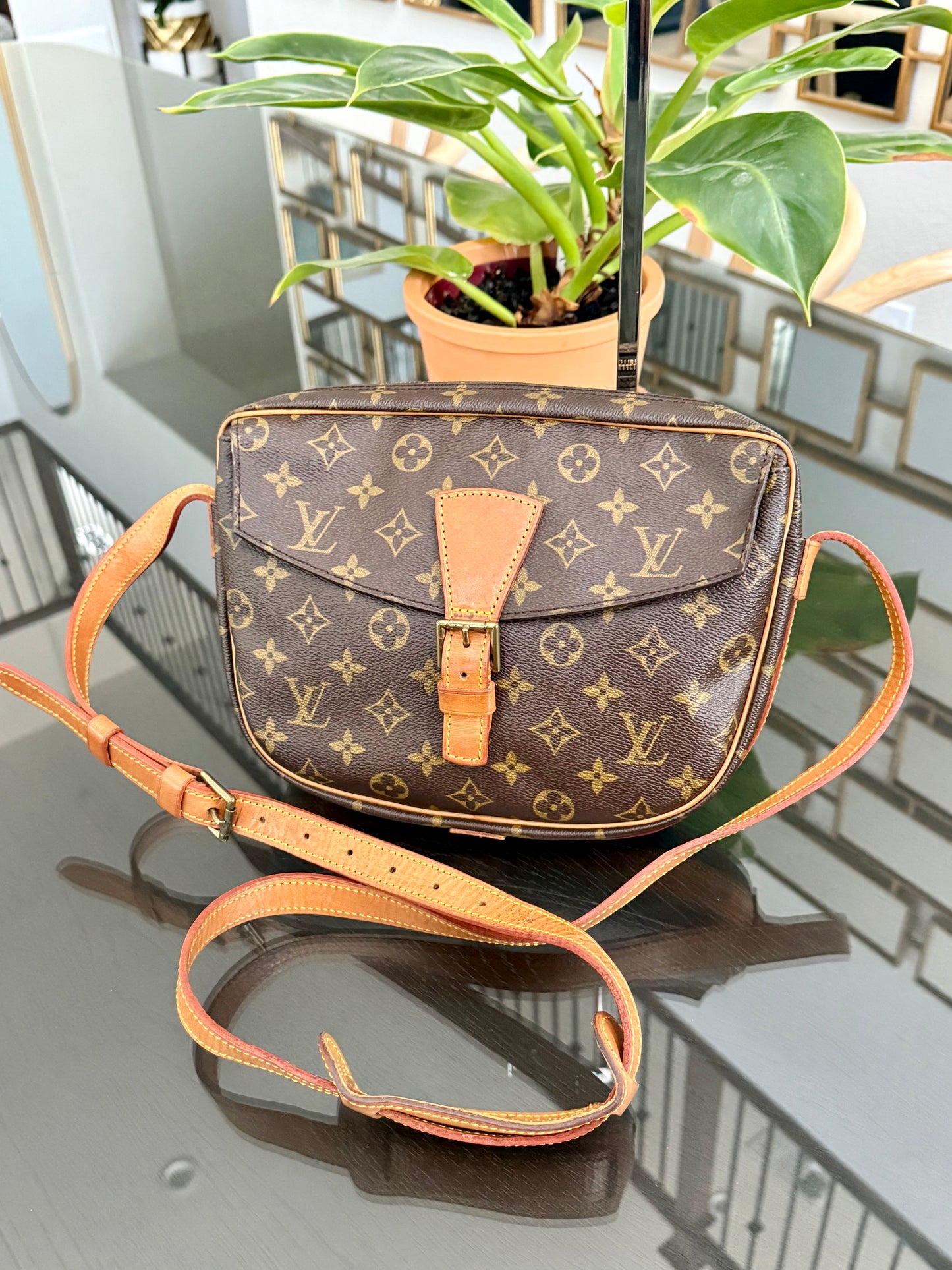 Jeaunefille GM Crossbody - 📅 Year: 1988
