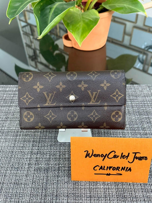 International Wallet with 8 Cardholders 🗓️ Year: 2008