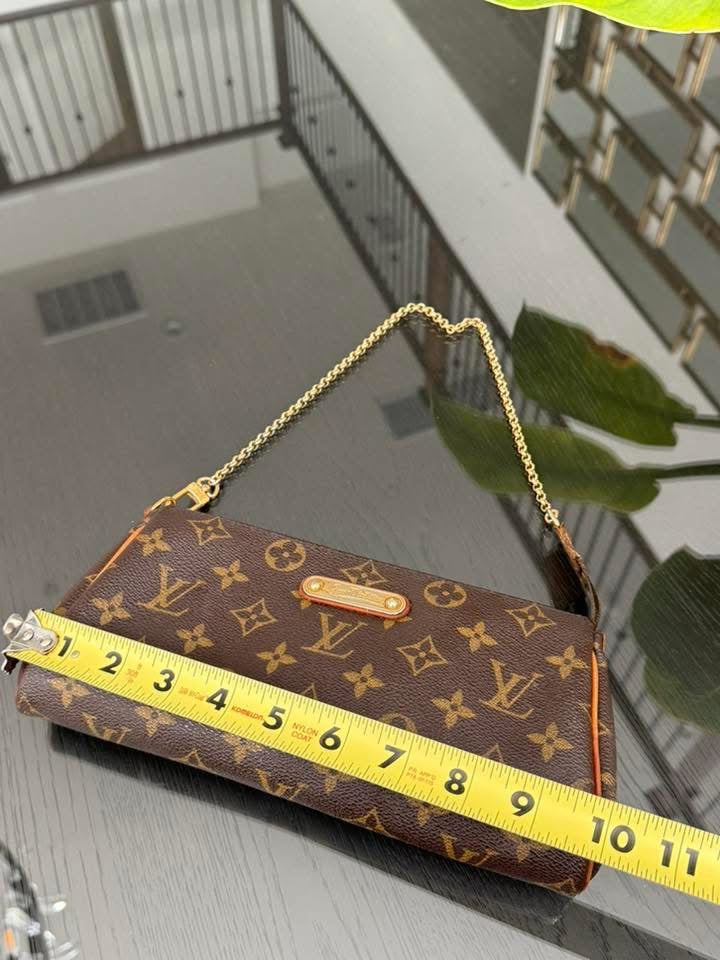 Eva Clutch in Monogram with Original Strap, Insert Organizer, Box and Paper bag 🗓️ Year: 2012