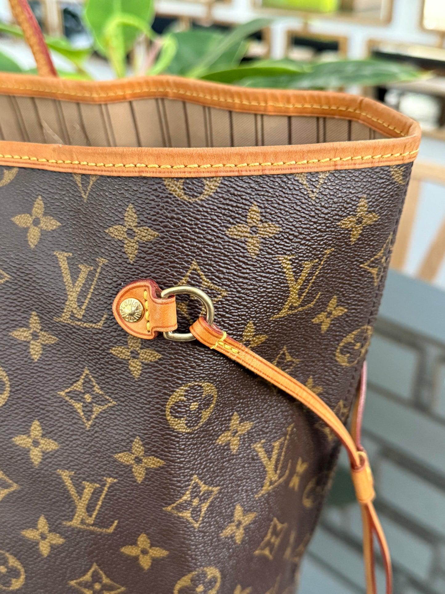 Neverfull GM with Dustbag and twilly -📅 Year: 2009